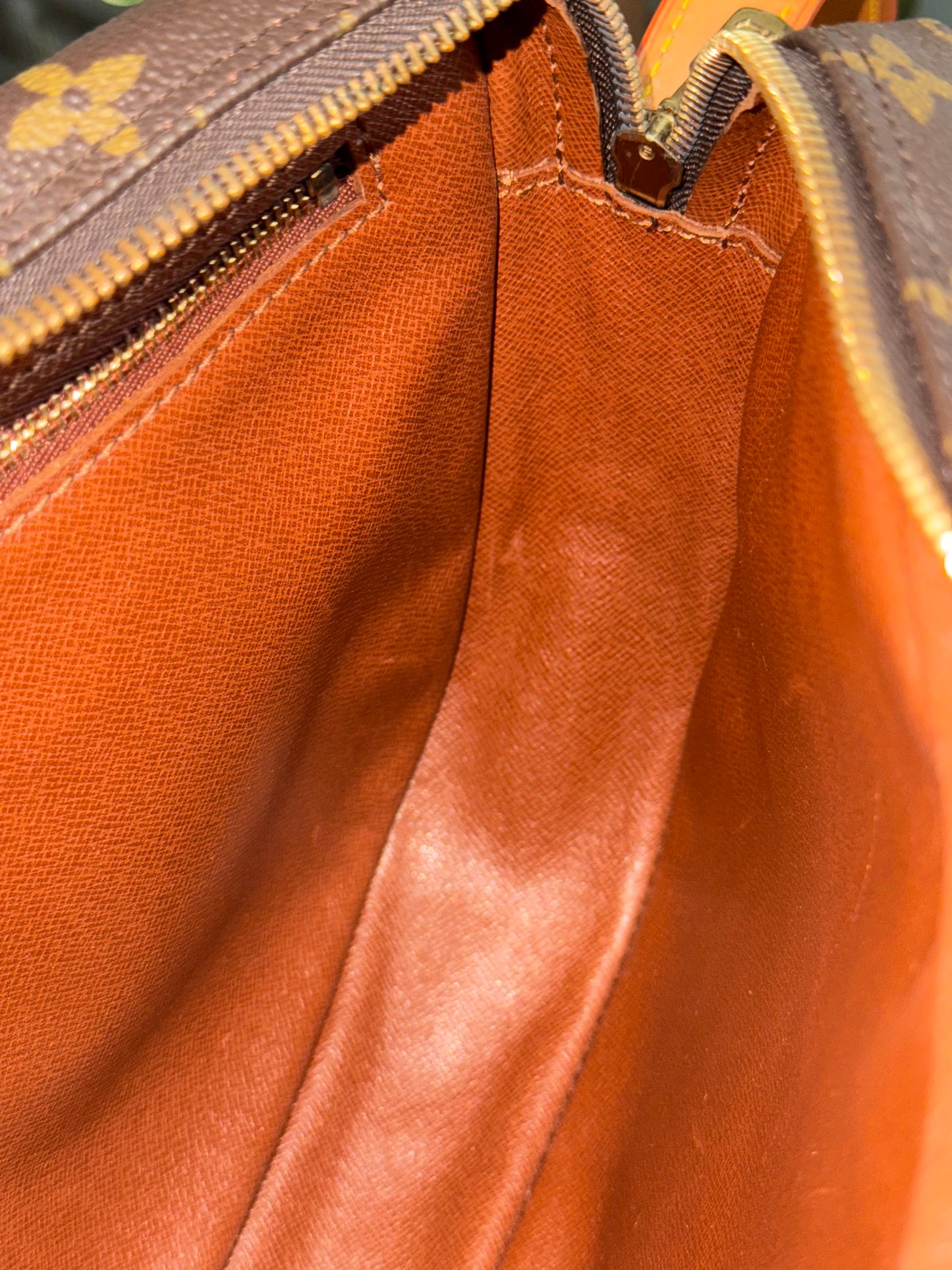 Jeaunefille GM Crossbody 📅 Year: 1987