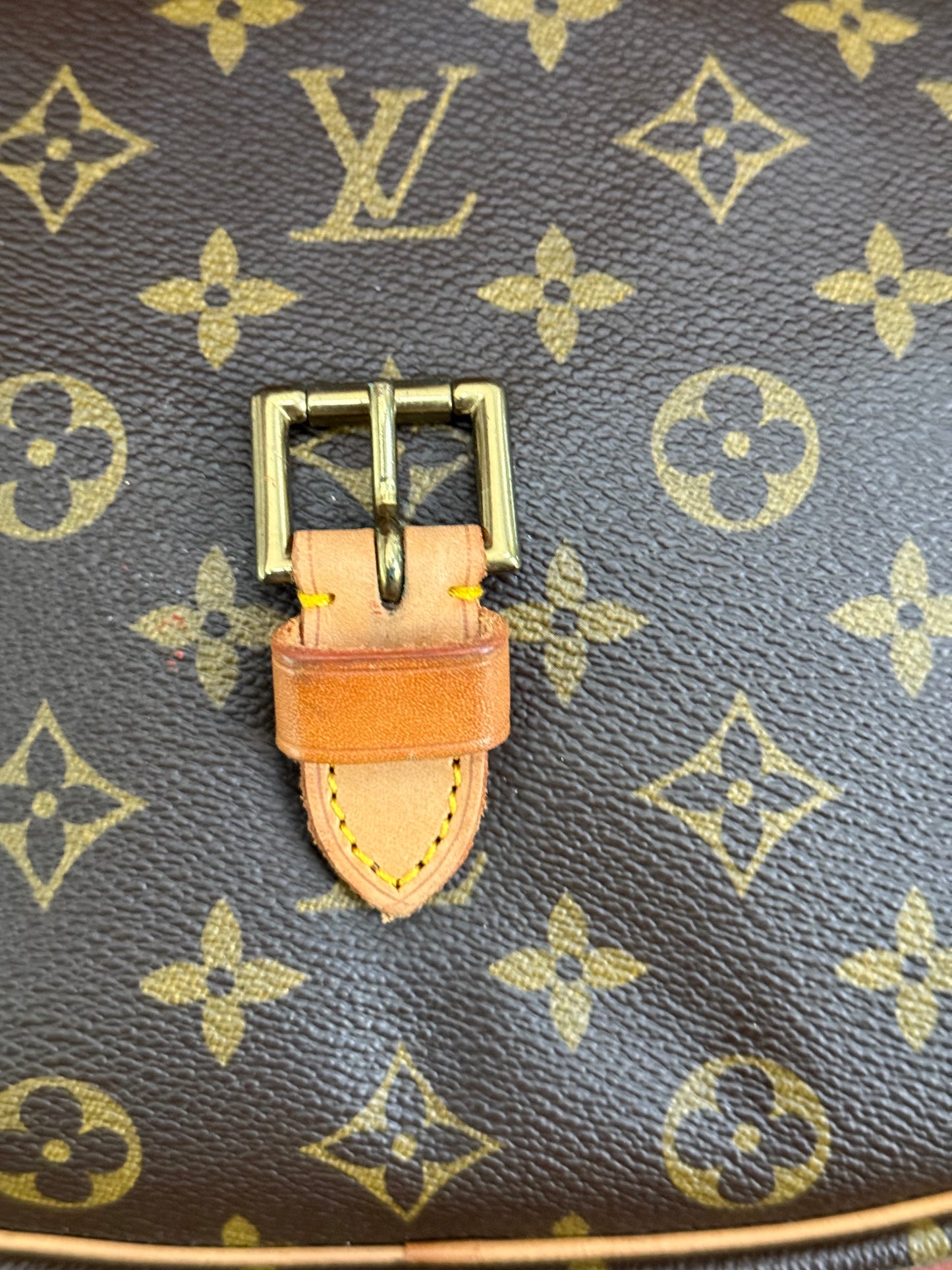 Jeaunefille GM Crossbody - 📅 Year: 1988