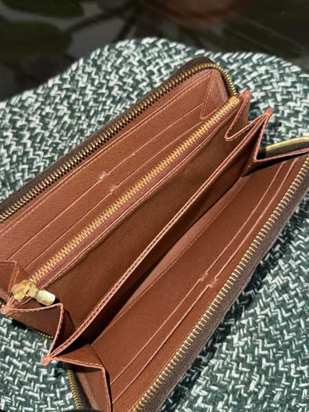 Monogram Zippy Long Wallet 🗓️ Year: 2009