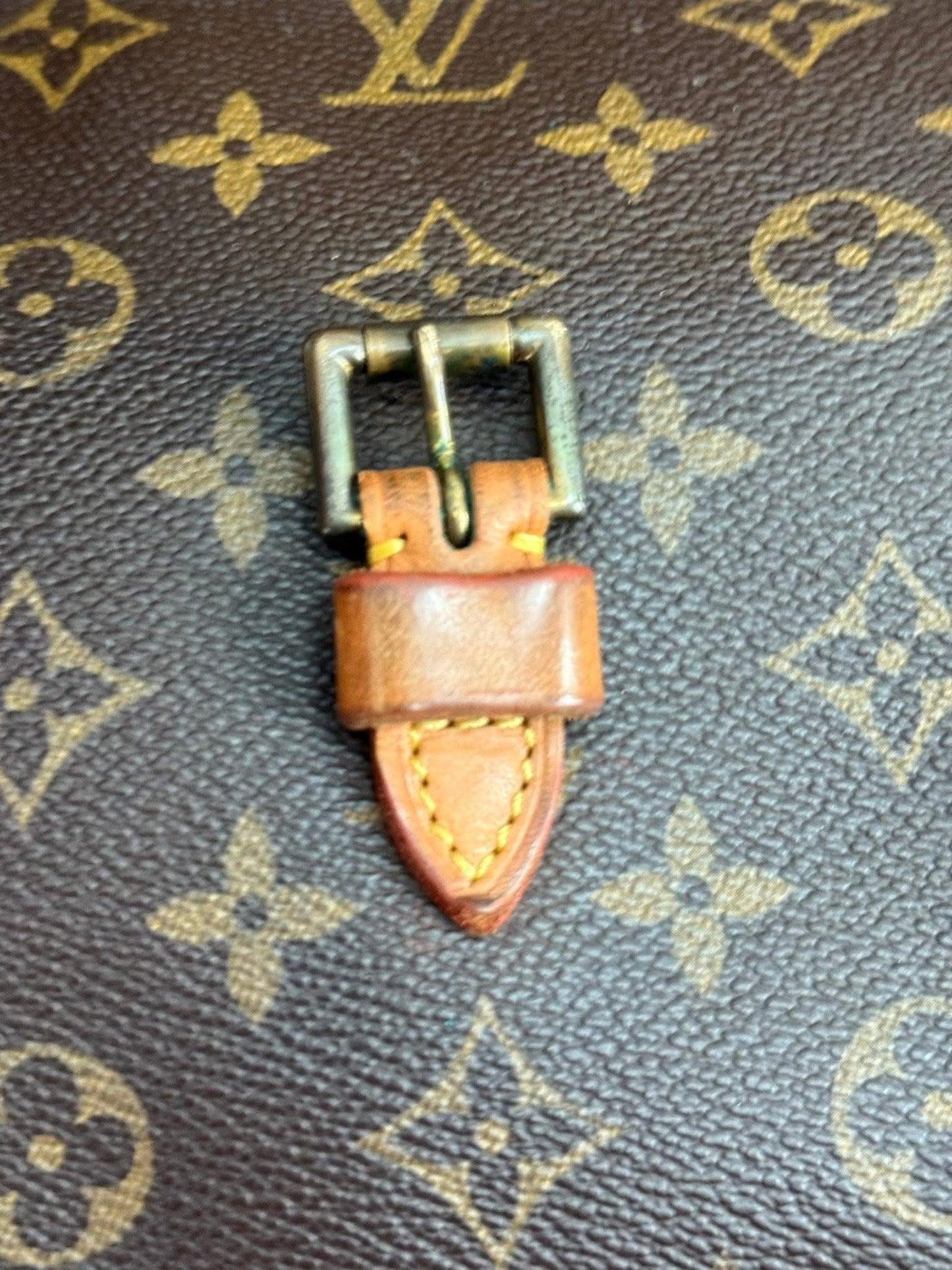 Jeaunefille MM Crossbody 📅 Year: 1989