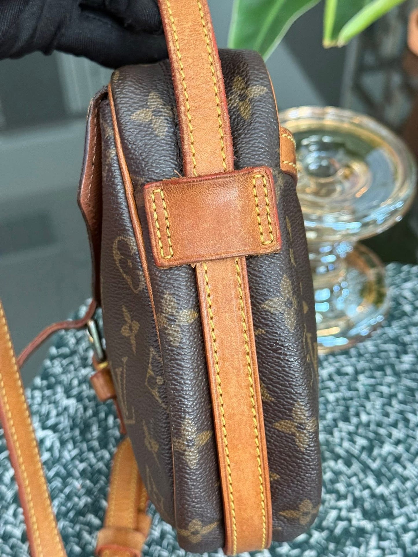 Jeaunefille MM Crossbody 📅 Year: 1989