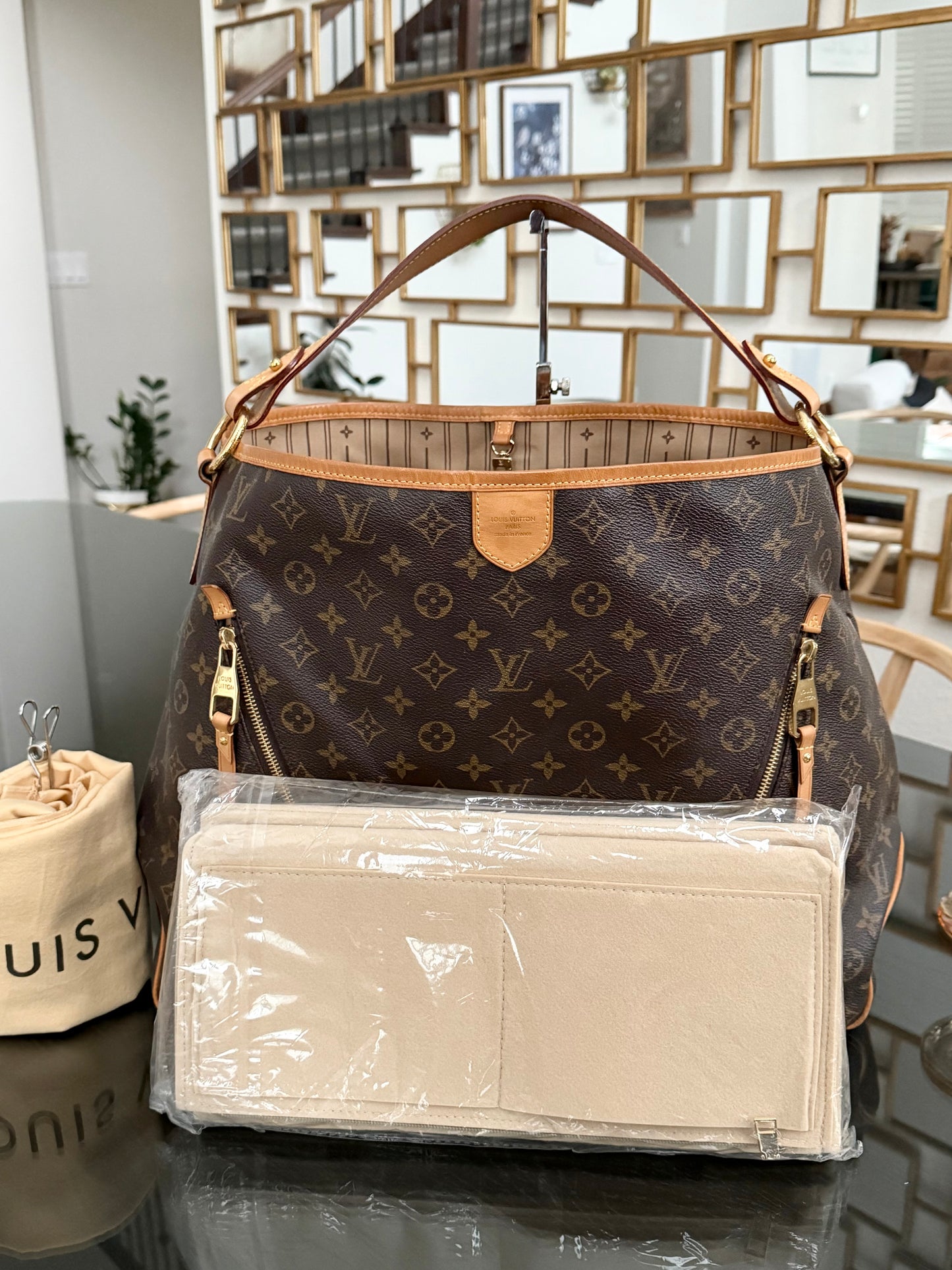 Delightful GM with Dustbag 🌹📅 Year: 2011