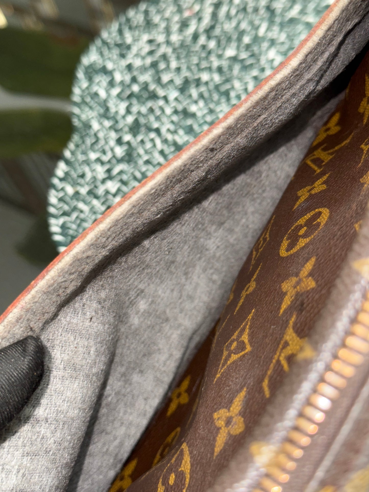 Jeaunefille MM Crossbody 📅 Year: 1990