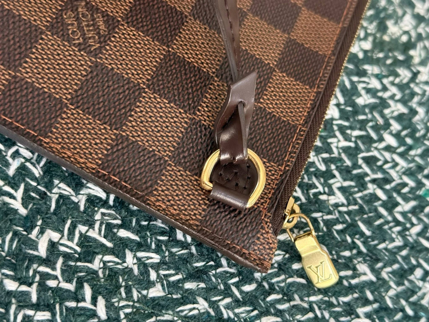 Neverfull MM/GM in DE Pouch with Wriststrap 🗓️ Year: 2016