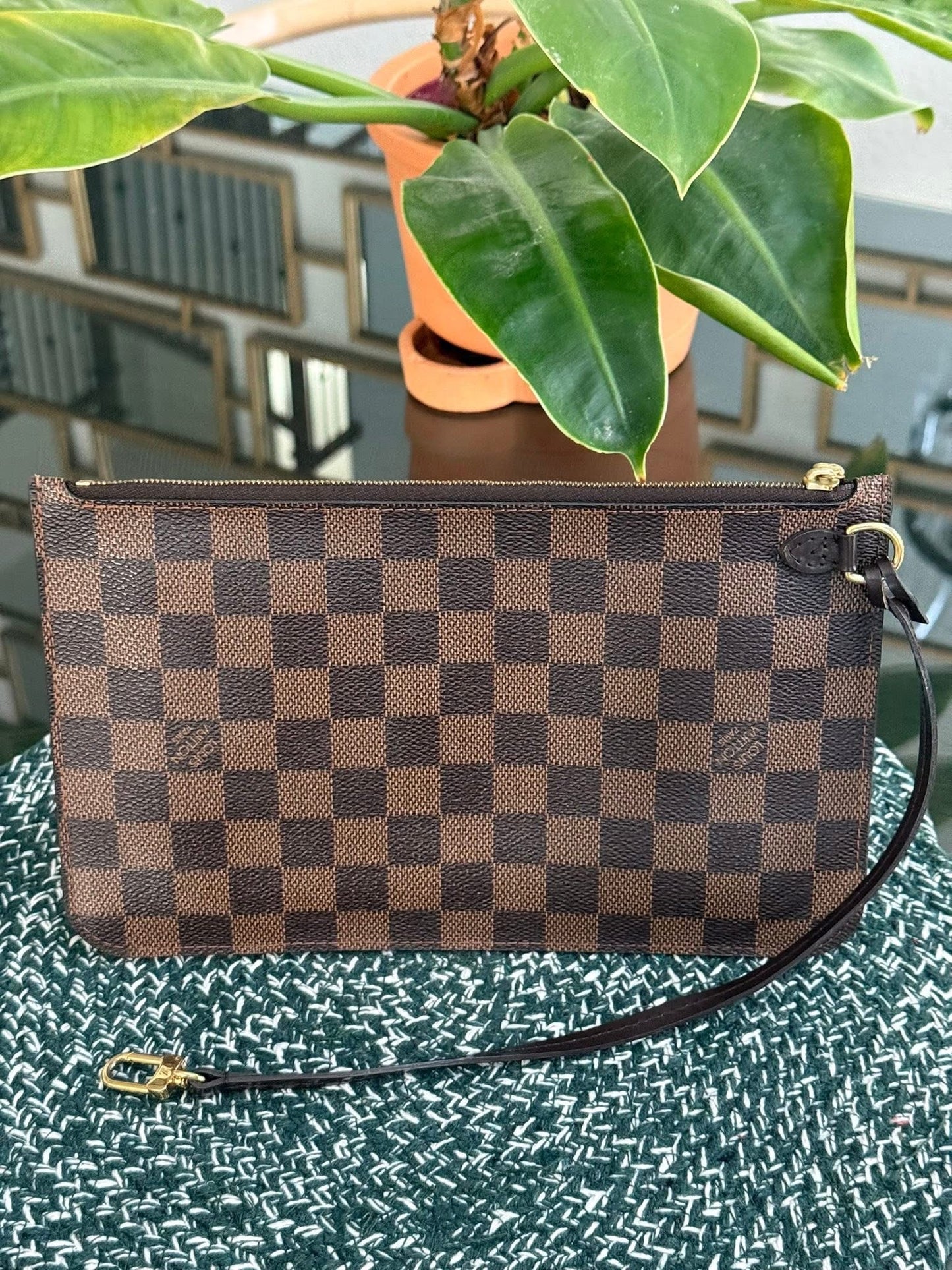 Neverfull MM/GM in DE Pouch with Wriststrap 🗓️ Year: 2016