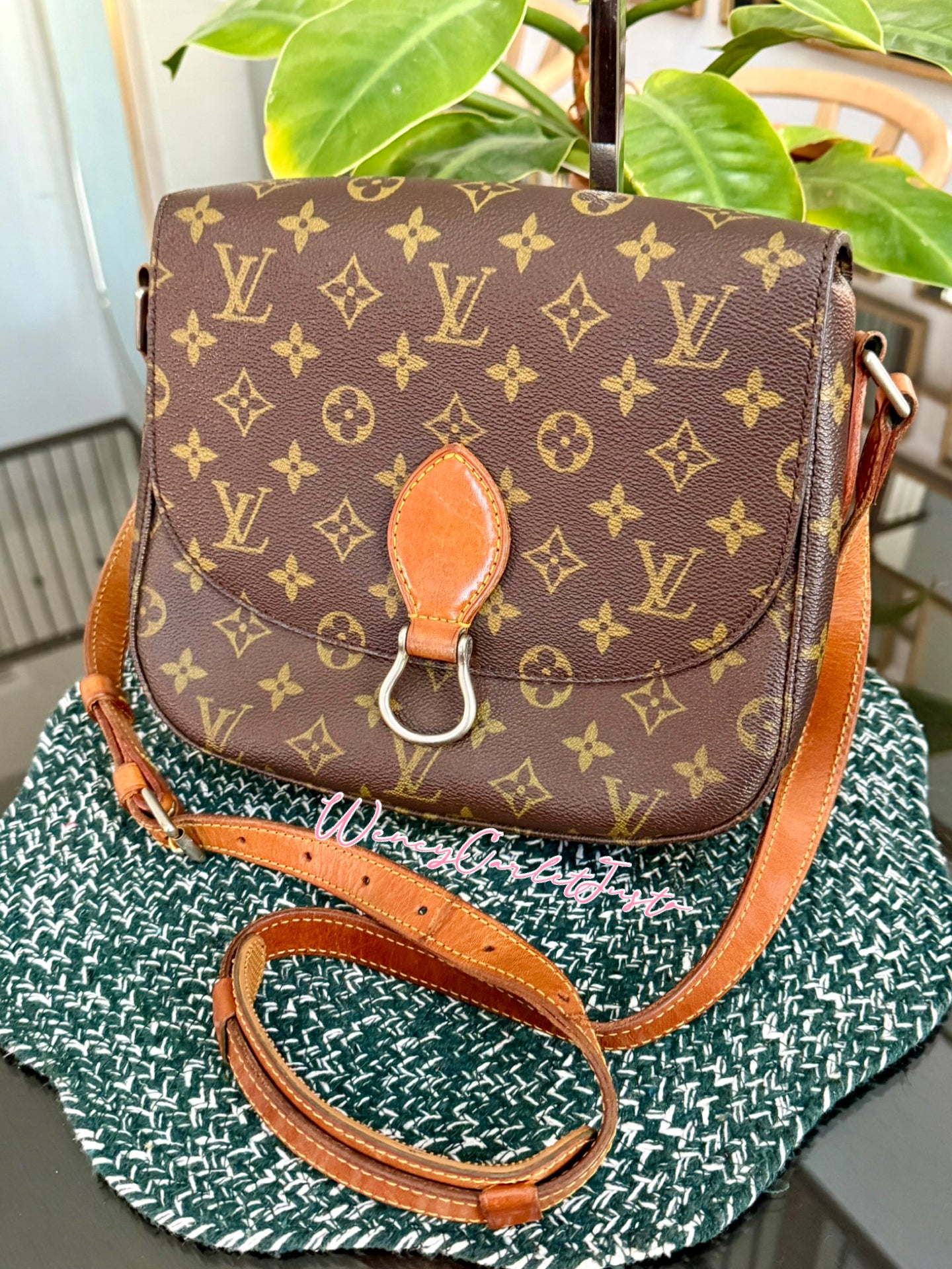 St. Cloud GM in Monogram 📅 Circa 80’s
💥No Peeling and No Stickiness💥