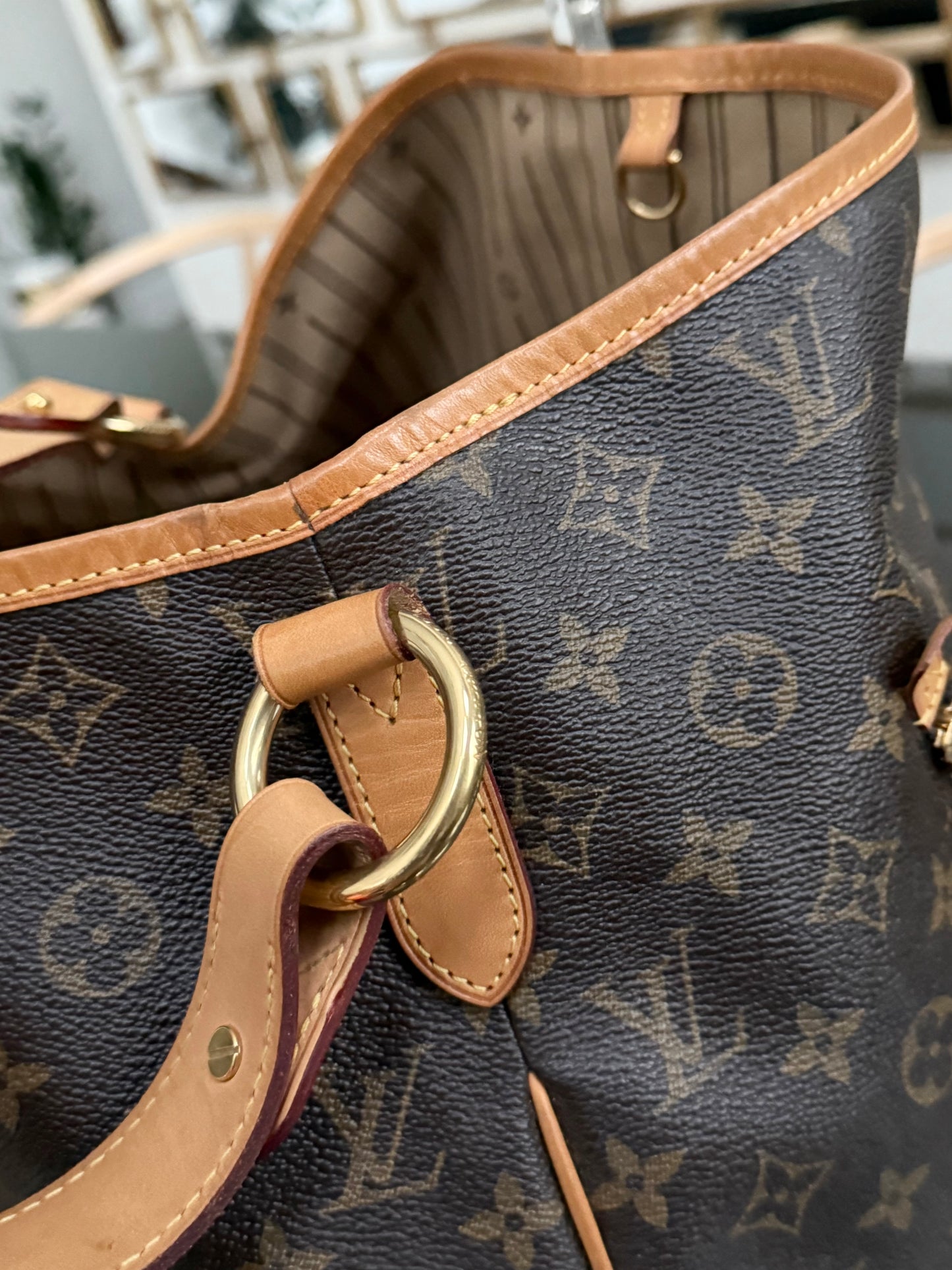 Delightful GM with Dustbag 🌹📅 Year: 2011