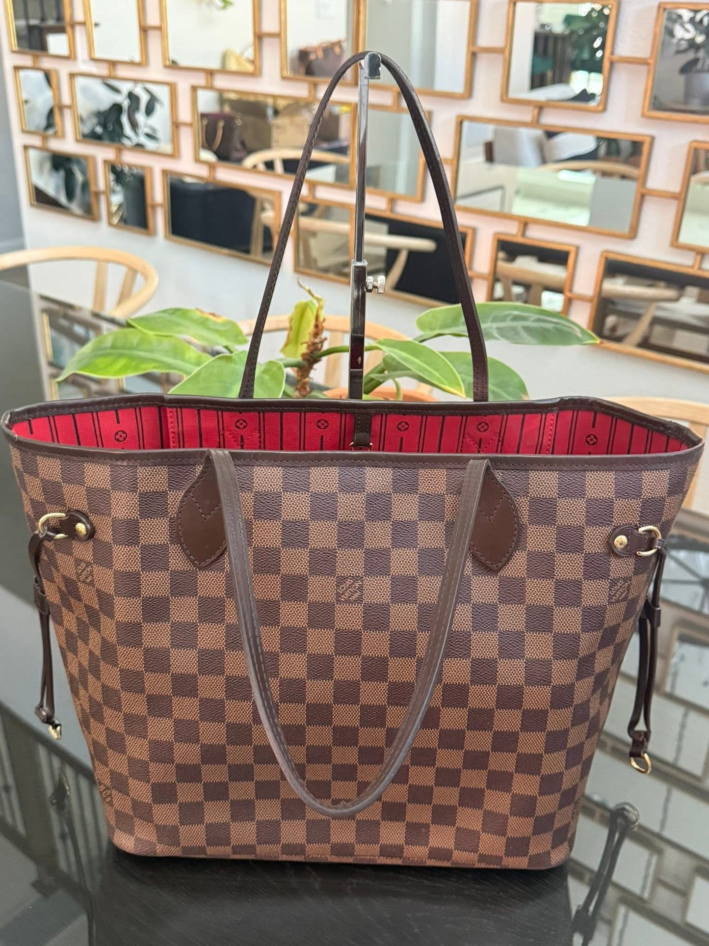 Neverfull MM in DE with Pouch comes with Dustbag and Non branded Twilly 🌺 📅 Year: 2015