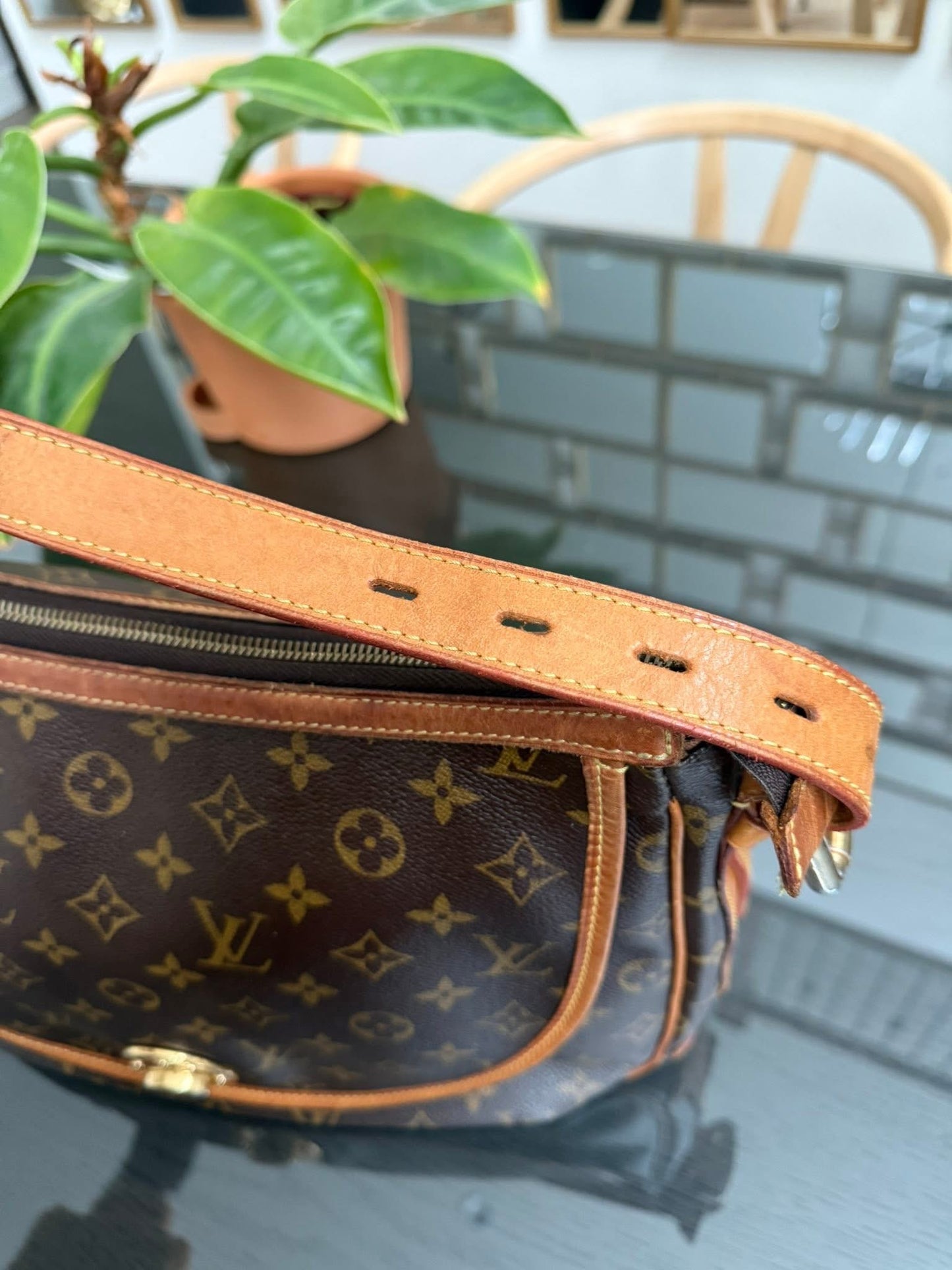 Tulum GM Shoulder/ Crossbody Bag - 🗓️ Year: 2010