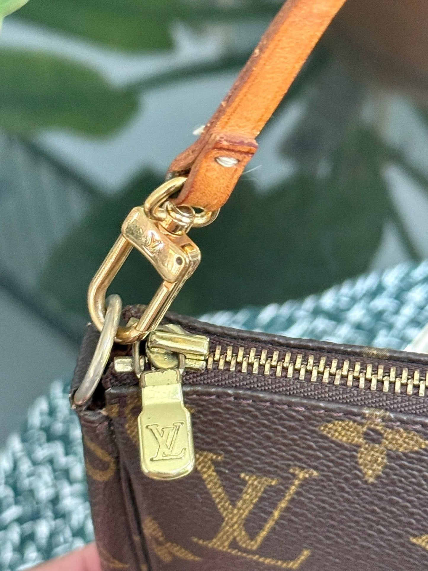 Pochette Accessories with Dustbag 📅 Year: 1999