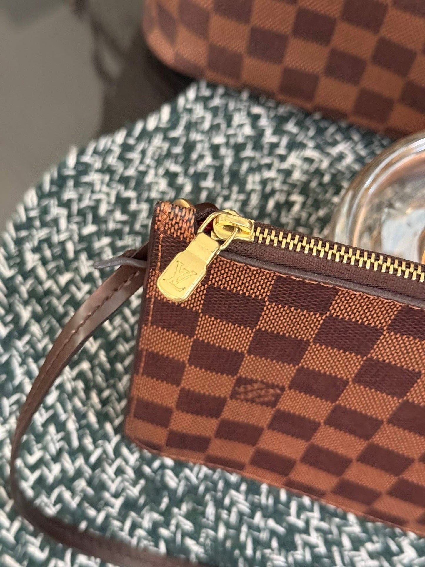 Neverfull MM in DE with Pouch comes with Dustbag and Non branded Twilly 🌺 📅 Year: 2015