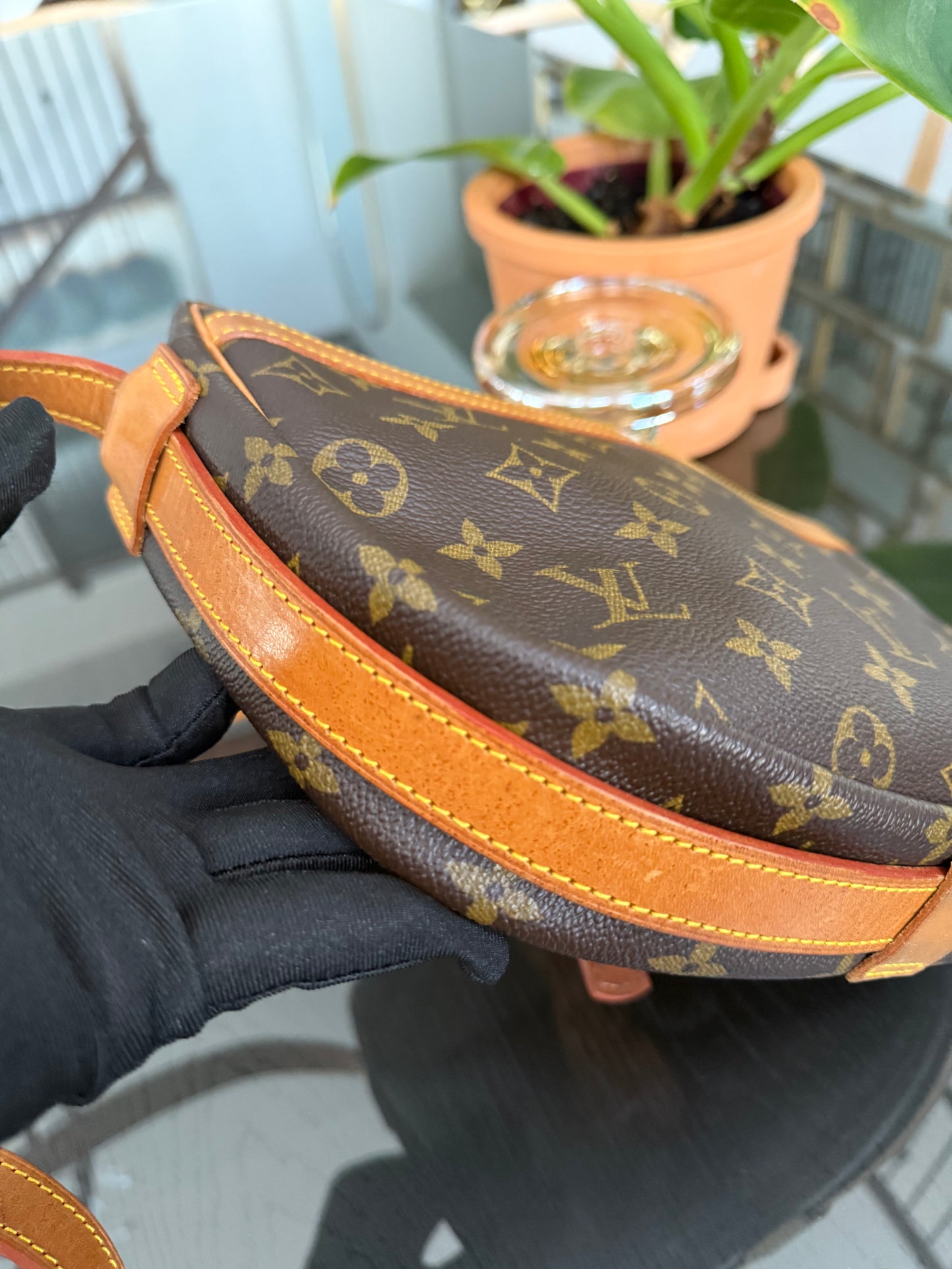 Jeaunefille GM Crossbody - 📅 Year: 1988