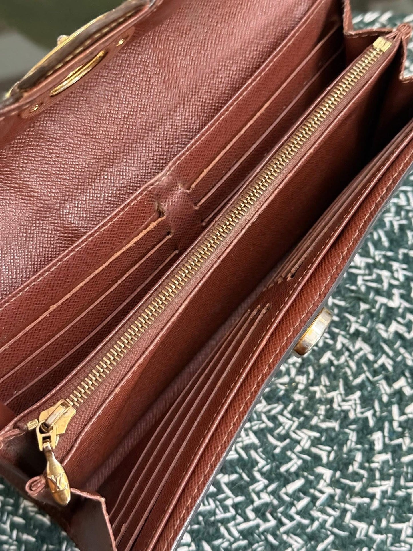 Boetie Long Wallet with 16 Cardholders 🗓️ Year: 2012