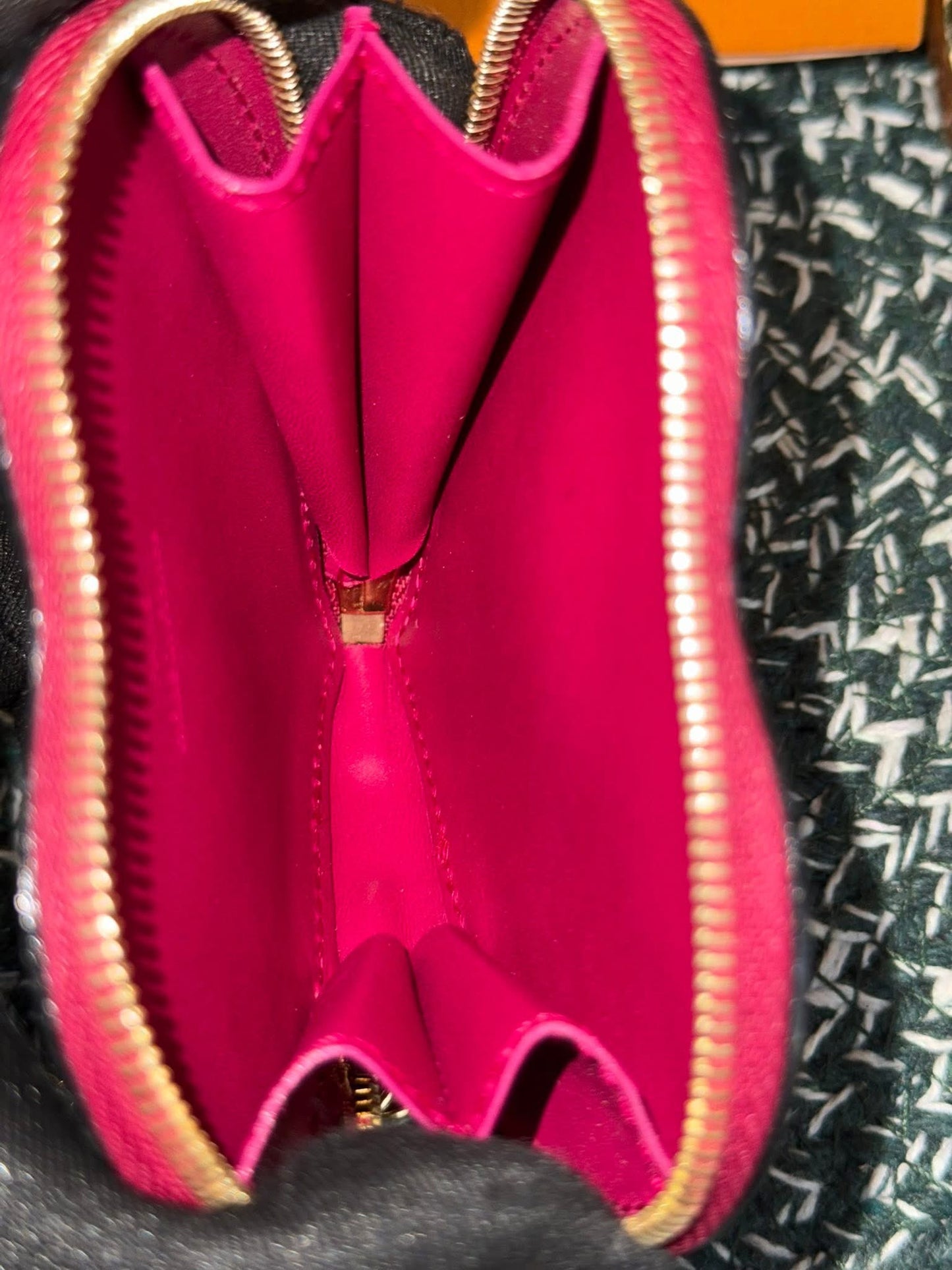 Vernis Heart Coin Purse with Box 🗓️ Year: 2012