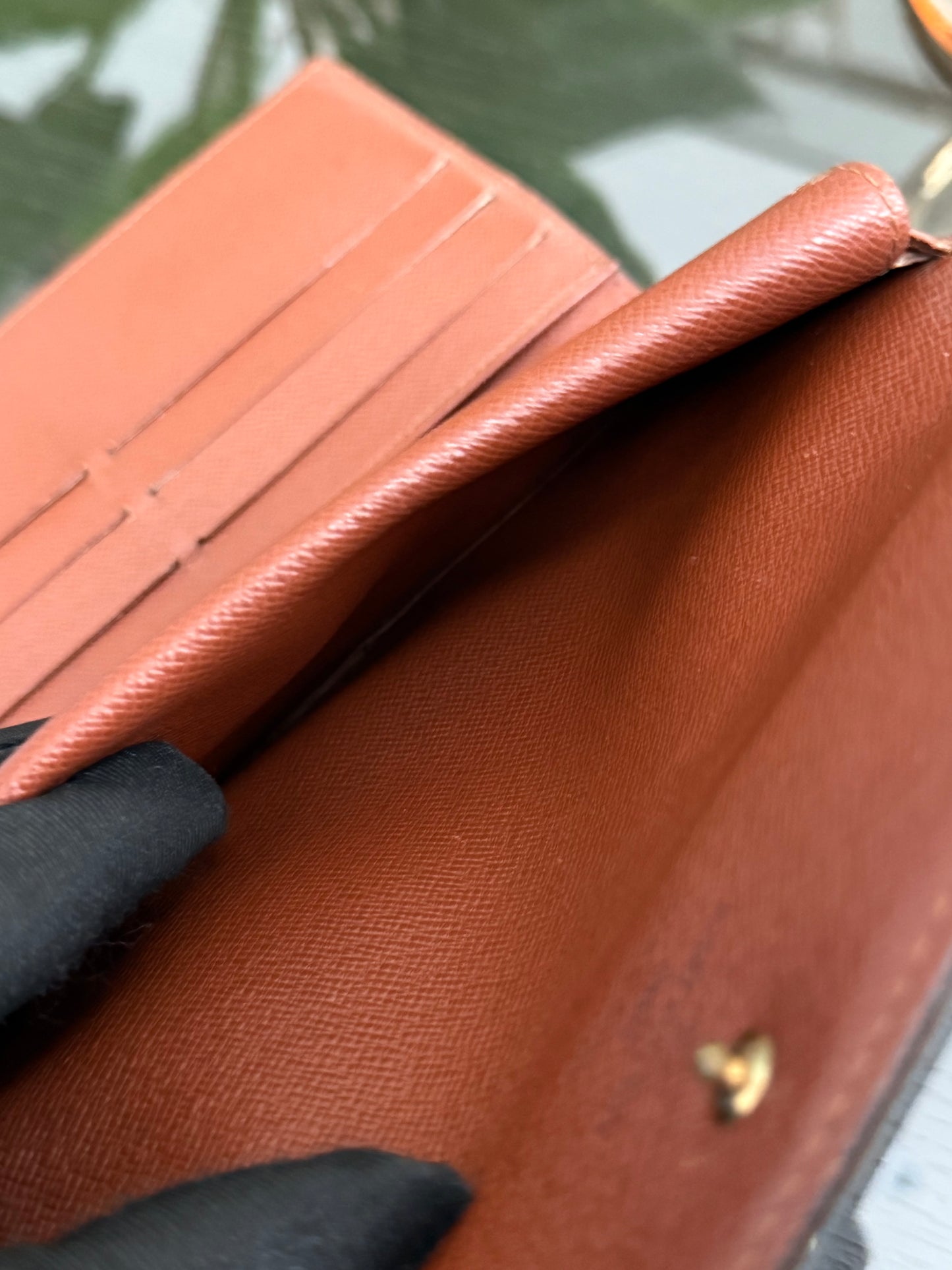 International Wallet with 8 Cardholders 🗓️ Year: 2000