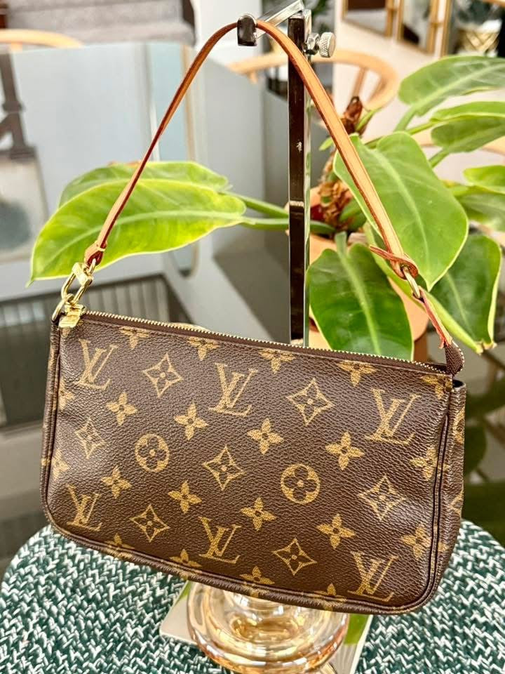 Monogram Pochette Accessories with Dustbag and Box 📅 Year: 2001