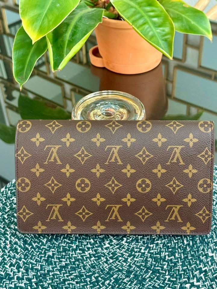 Chaillot Clutch w/ Dustbag 🗓️ Year: 1987
