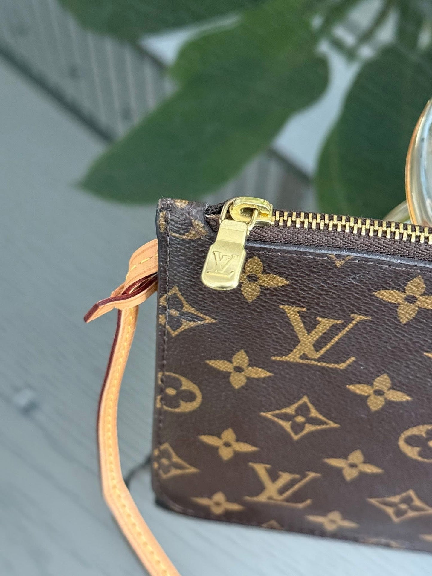 Neverfull MM/GM Pouch in beige 🗓️ Year: 2016