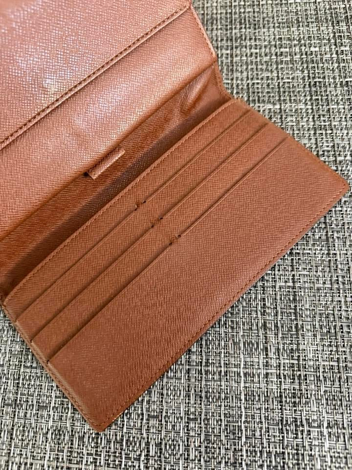 International Wallet in Monogram 🗓️ Year: 2003