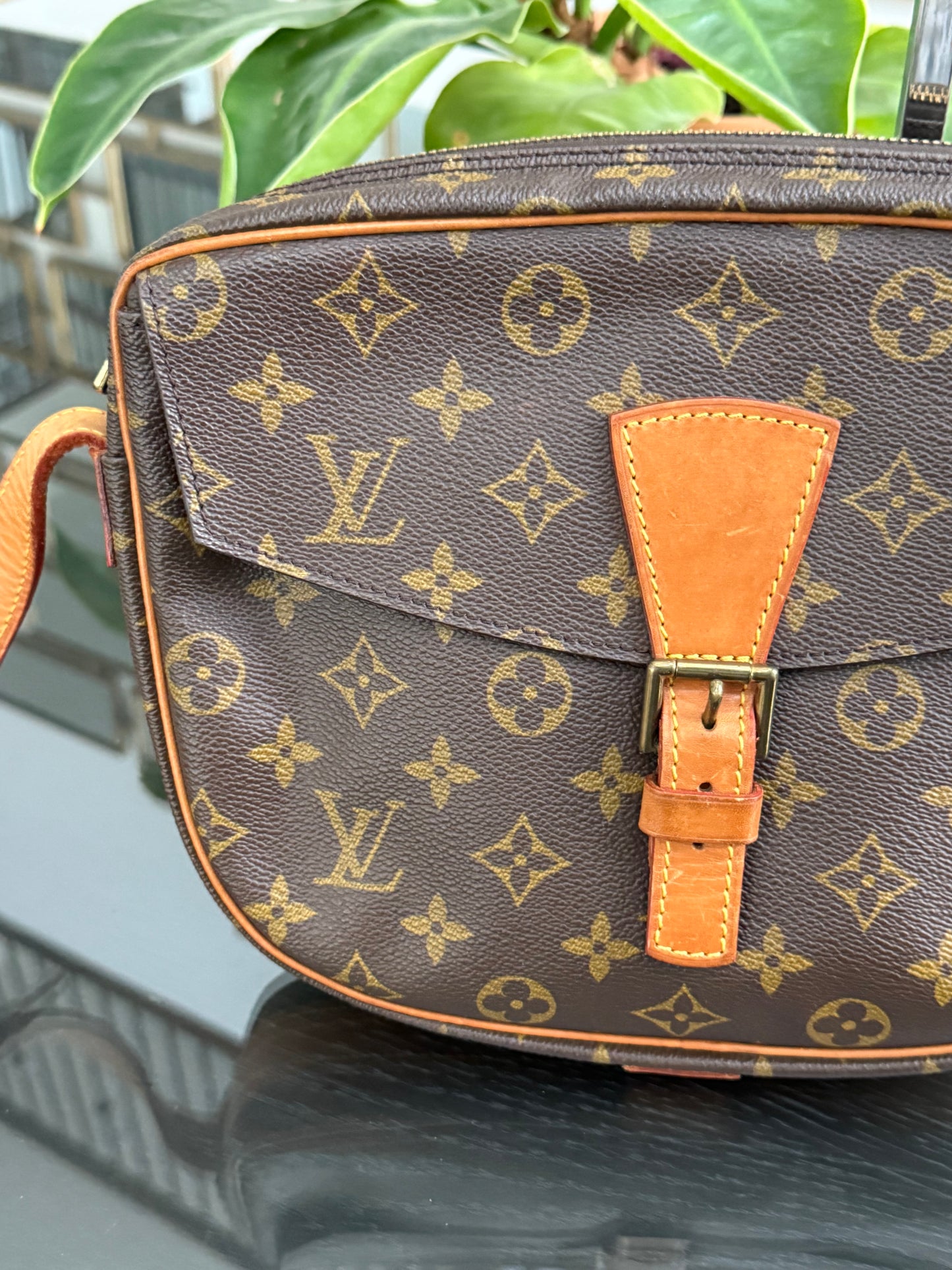 Jeaunefille GM Crossbody 📅 Year: 1989