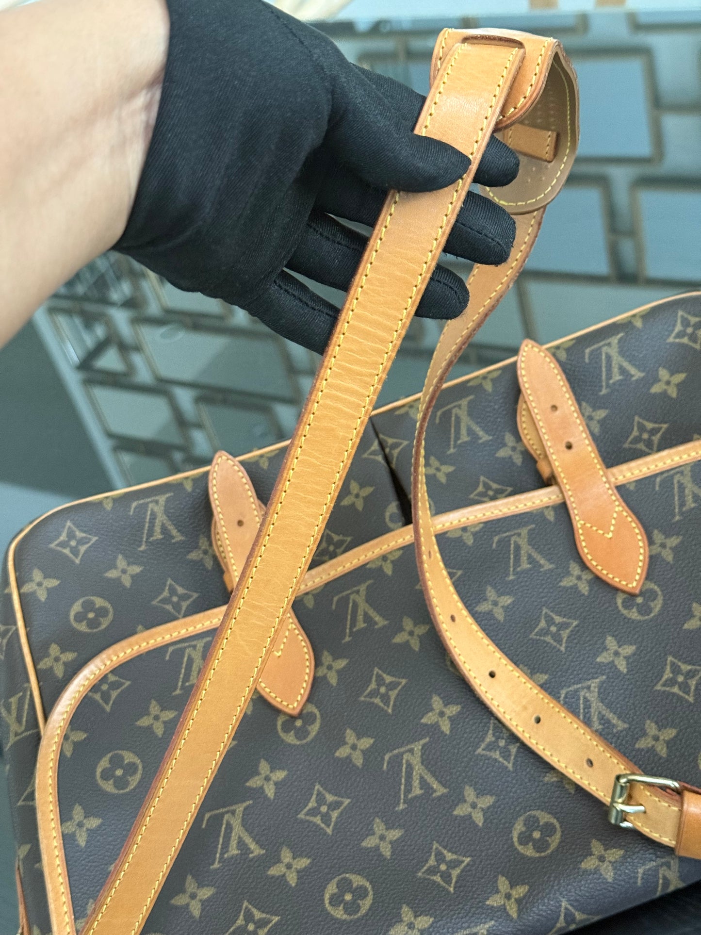 Gibeciere GM Messenger/ Crossbody Bag 📅 Year: 1994
