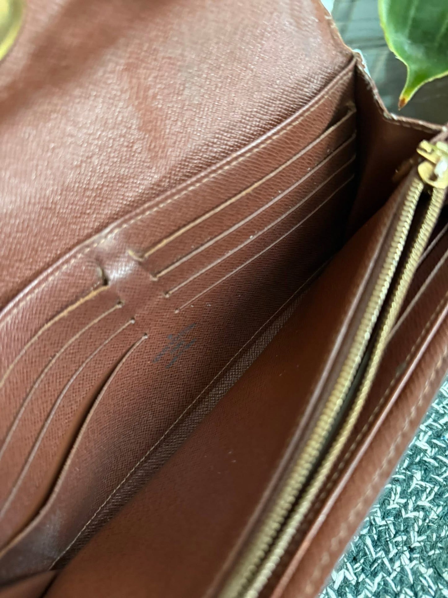 Boetie Long Wallet with 16 Cardholders 🗓️ Year: 2012