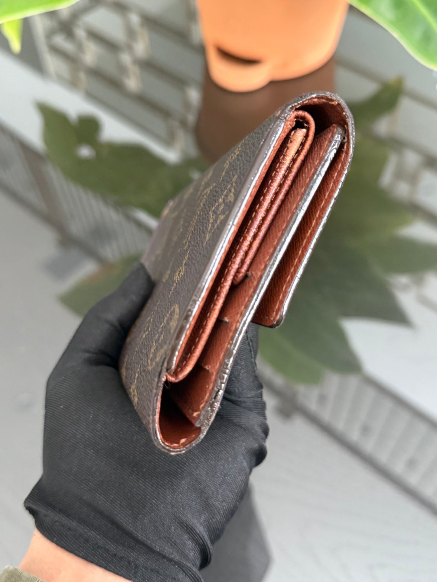 International Wallet with 8 Cardholders 🗓️ Year: 2000