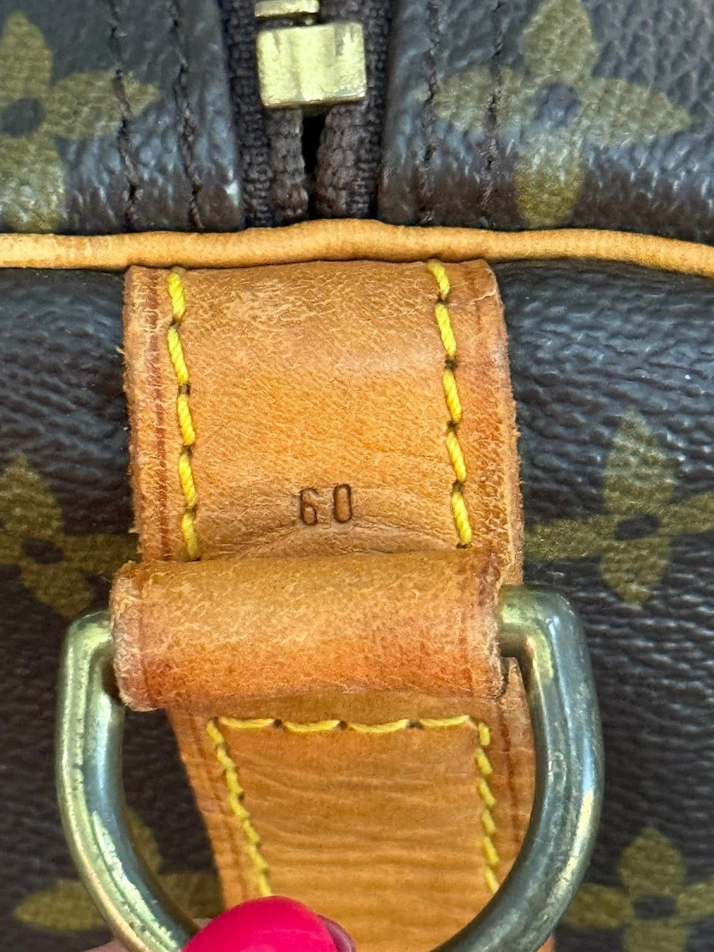 Keepall 60 Bandoulier with Original Strap, Luggage Tag and Poignet 📅 Year: 1991