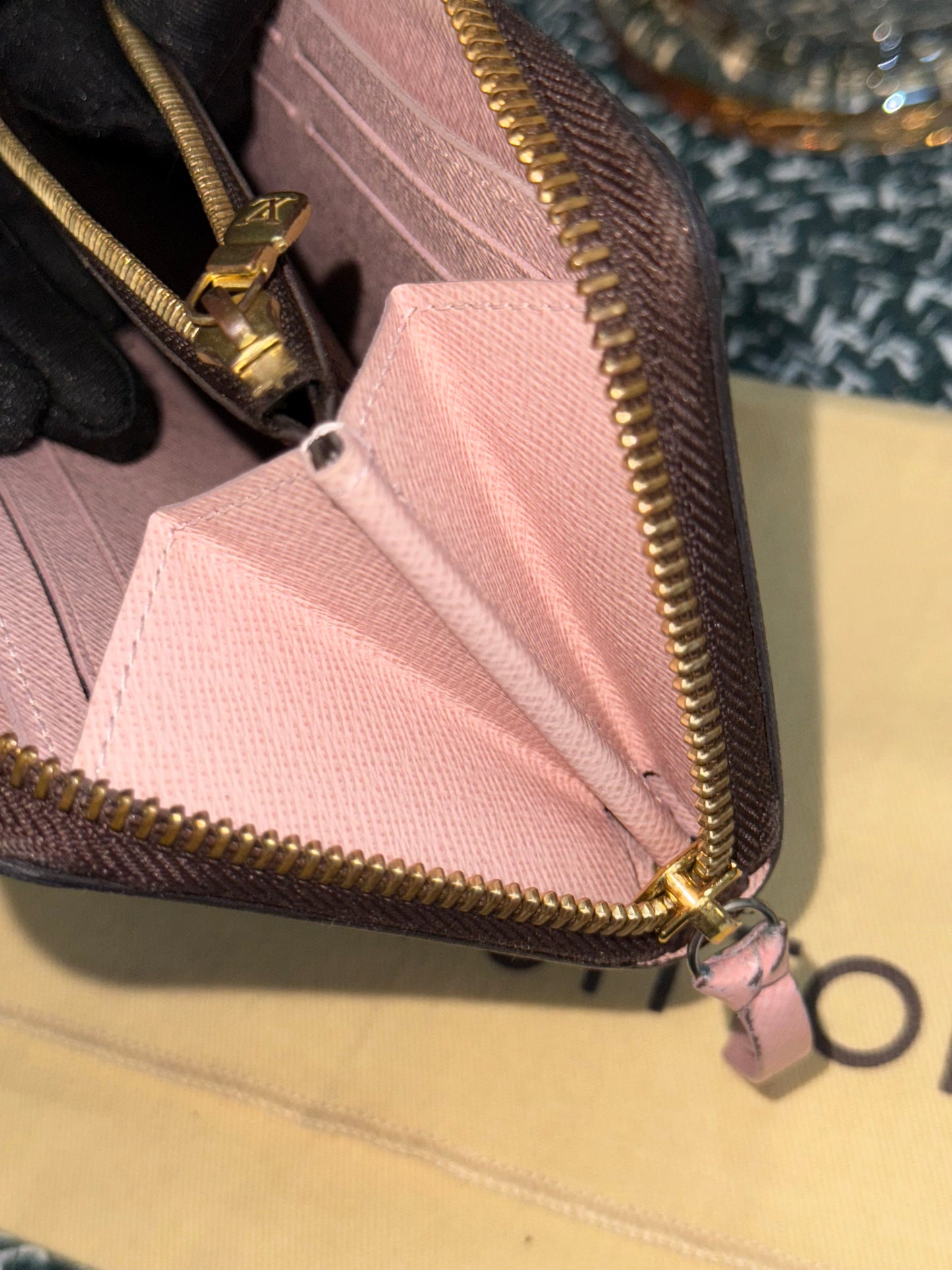 Clemence Wallet DE in Rose Ballerine with Dustbag 🗓️ Year 2018