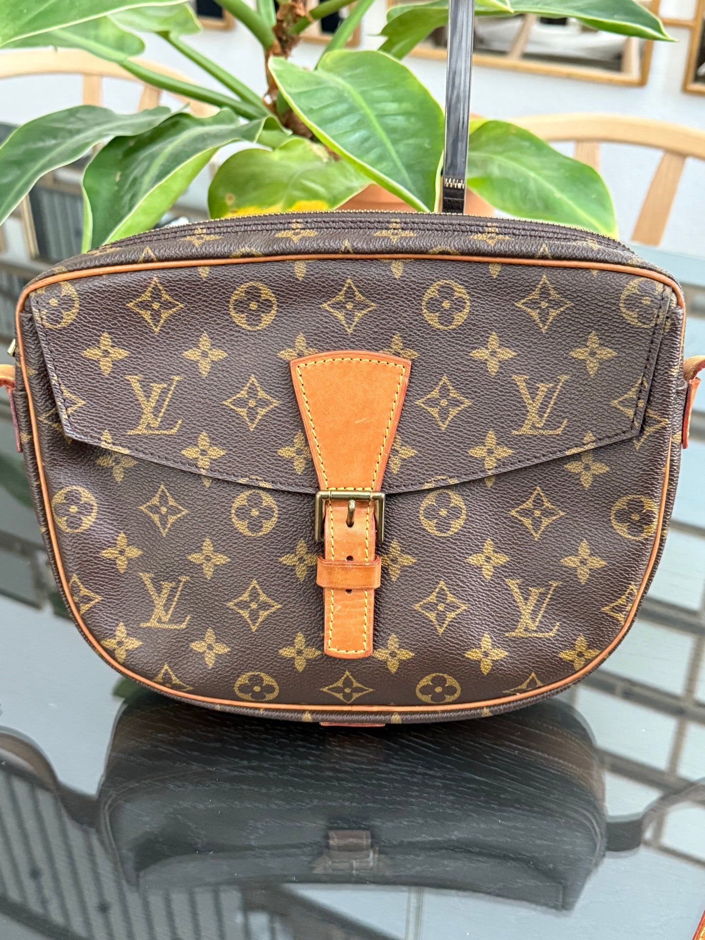 Jeaunefille GM Crossbody 📅 Year: 1989