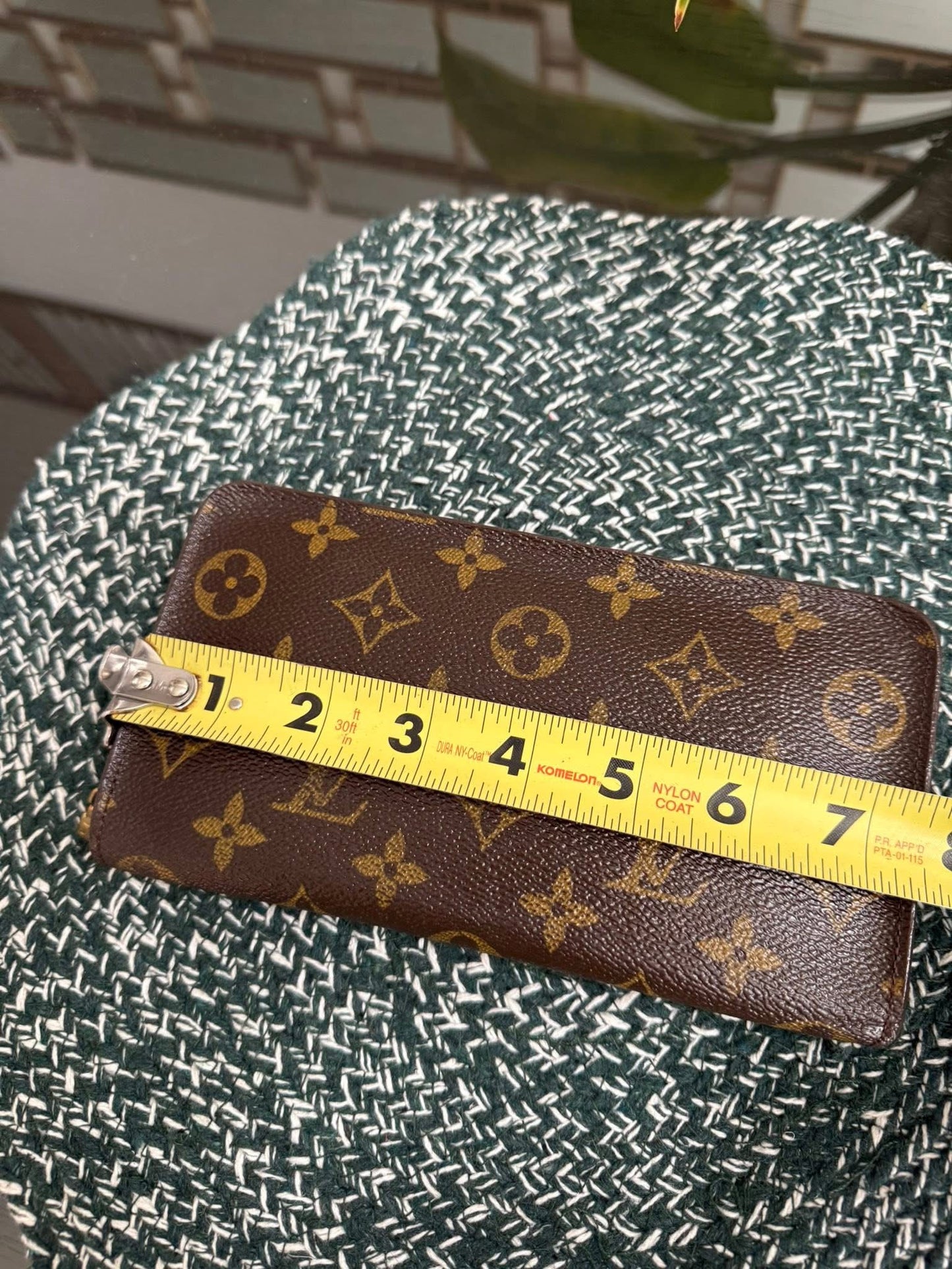 Monogram Zippy Wallet 🗓️ Year: 2000