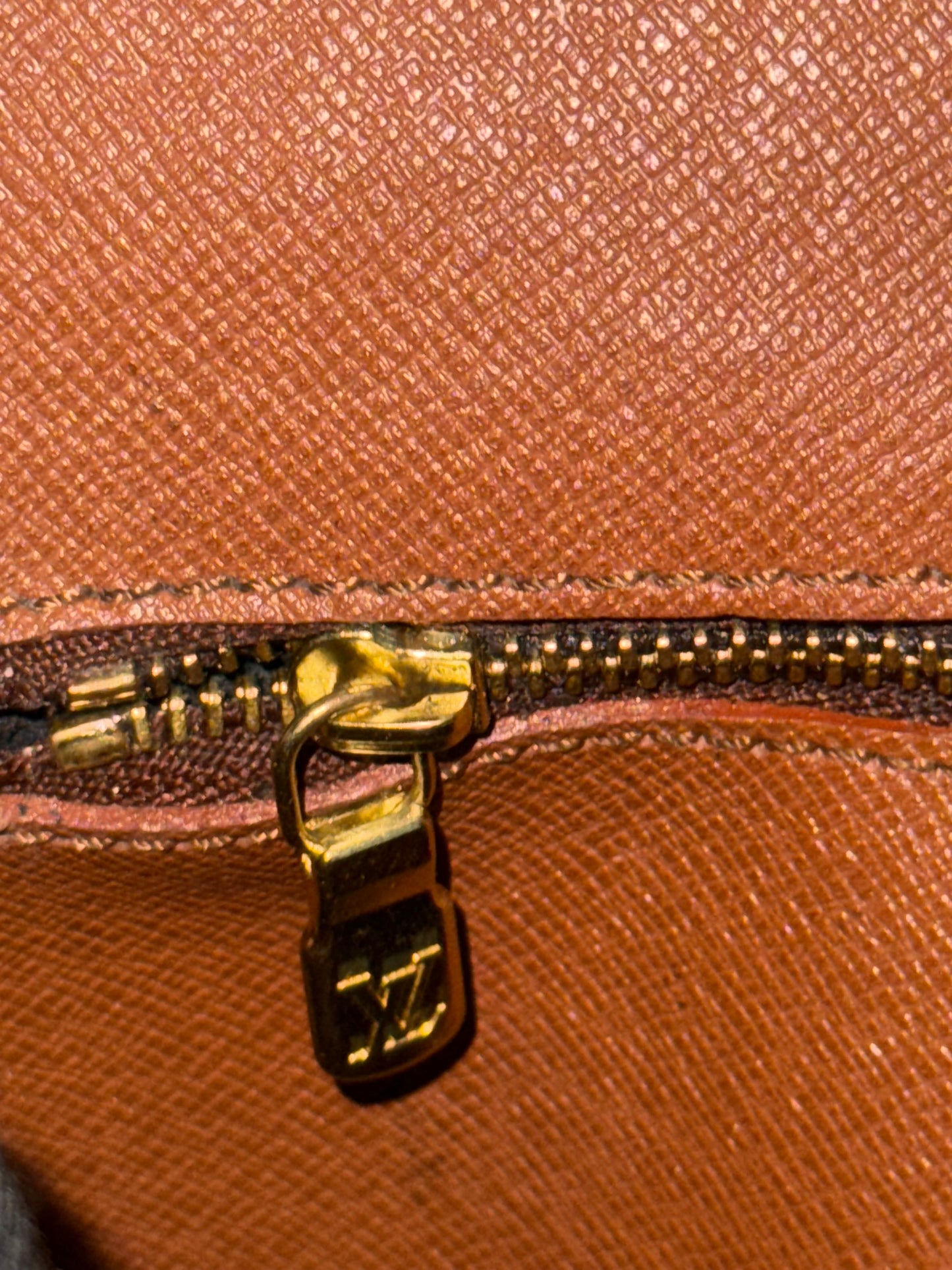 Chantilly MM Crossbody Bag 🌺Year: 1995