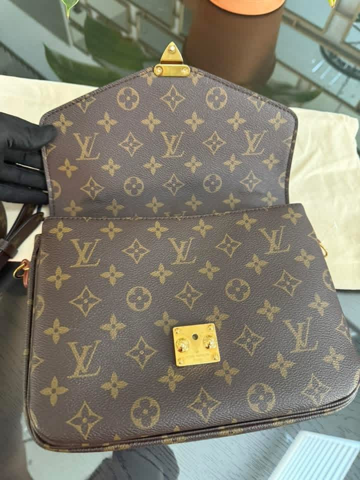 Pochette Metis in Monogram with Box, Dustbag and Paper bag 🗓️ Year 2020