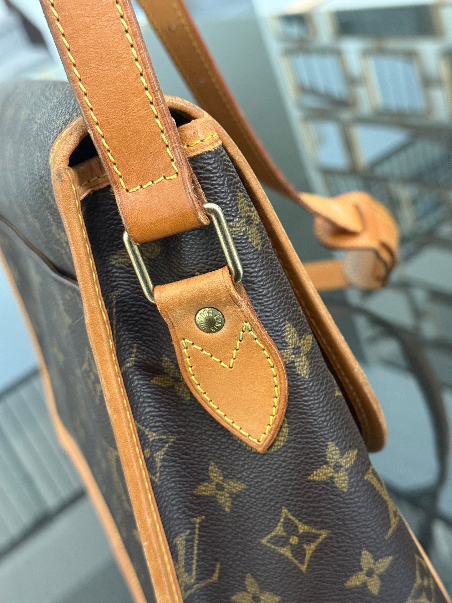 Gibeciere GM Messenger/ Crossbody Bag 📅 Year: 1994