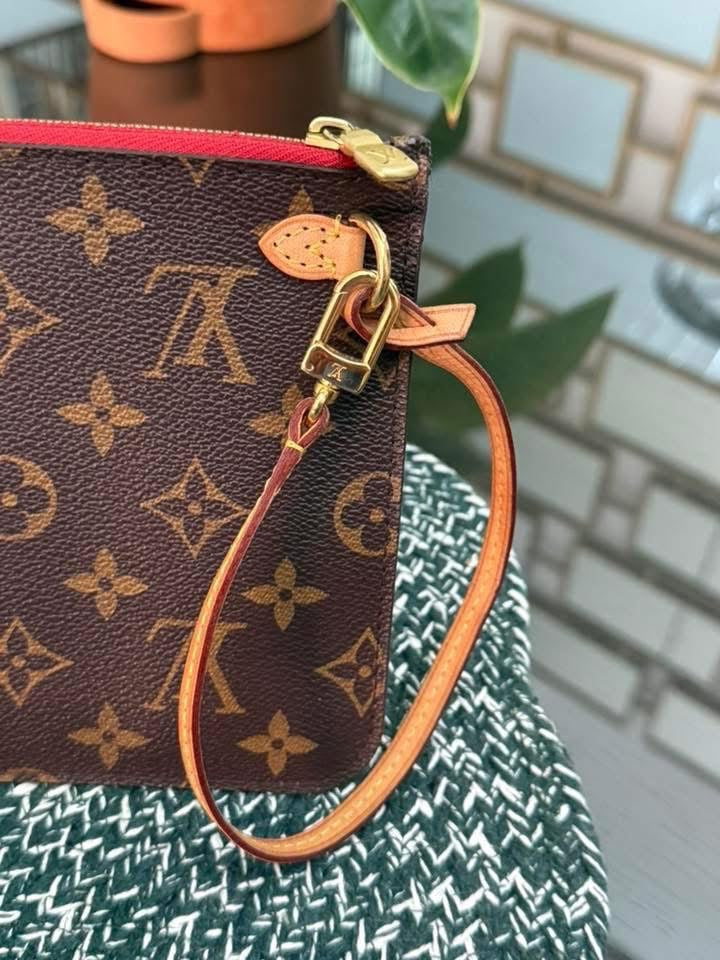 Neverfull MM/GM Pouch in Cerise 🗓️Year 2014