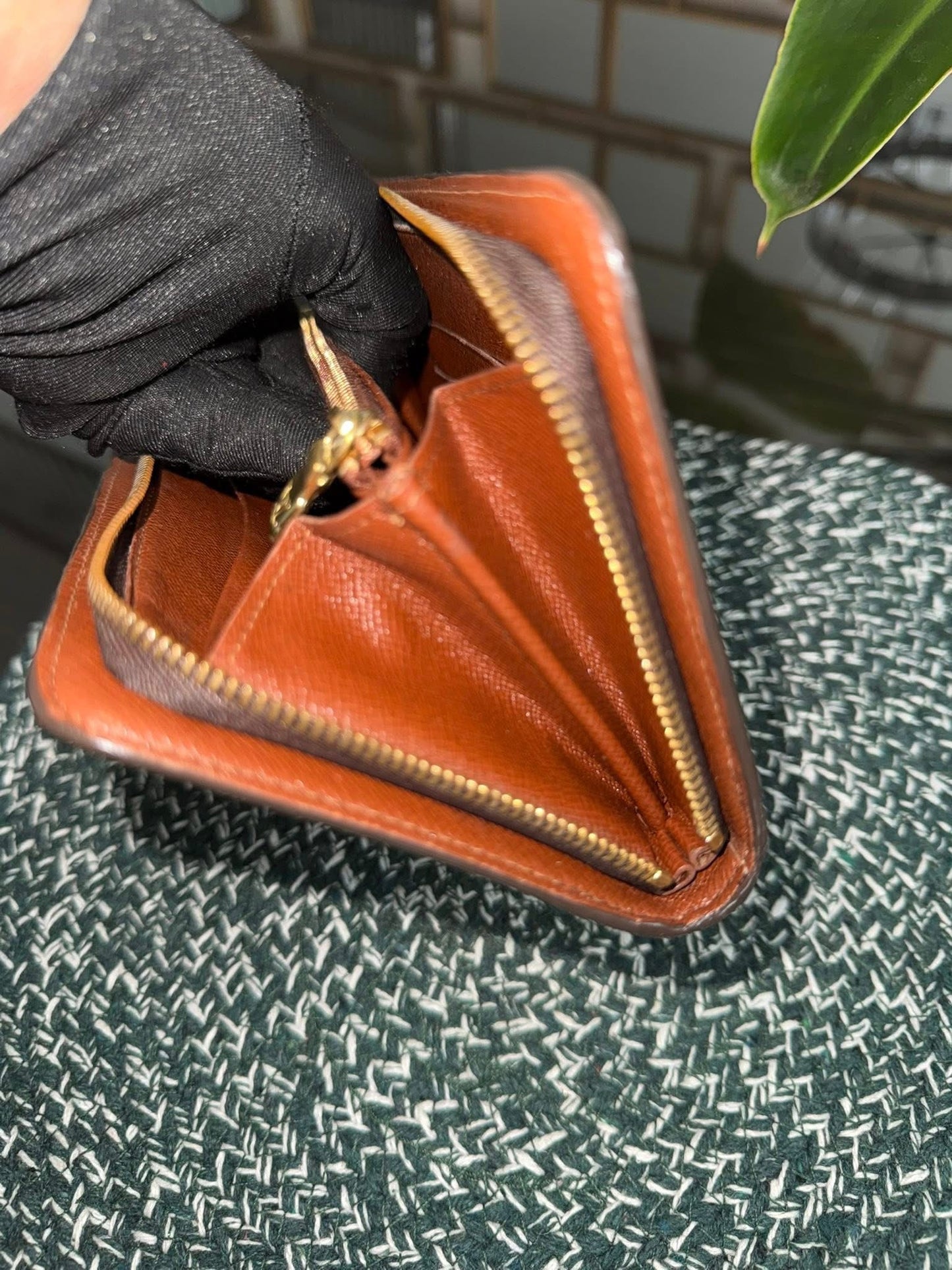 Monogram Zippy Wallet 🗓️ Year: 2000