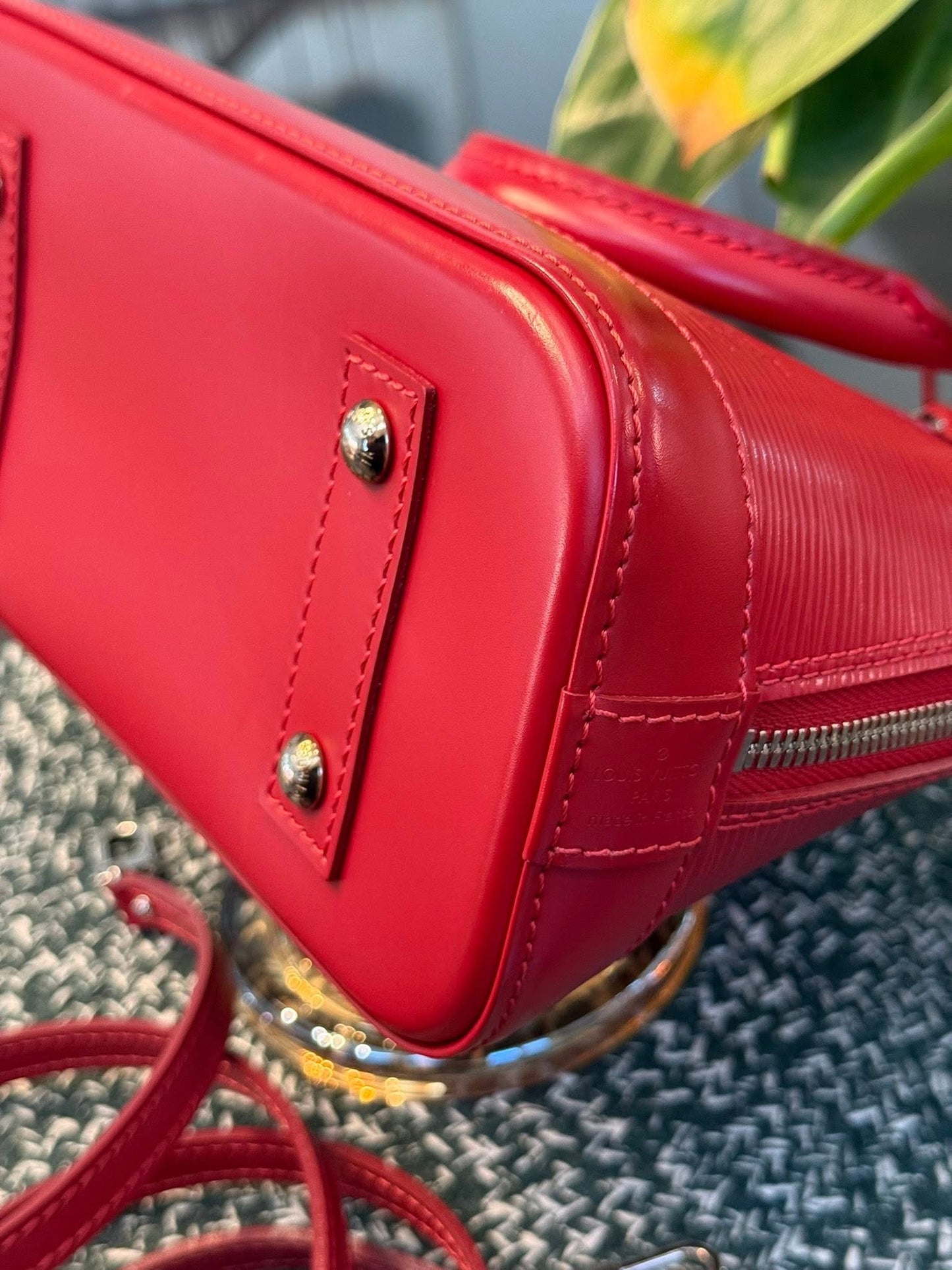 Alma BB in Epi Red with Clochette, Lock 🔐 keys, Original Strap, Dustbag and Insert Organizer 🗓️ Year: 2012