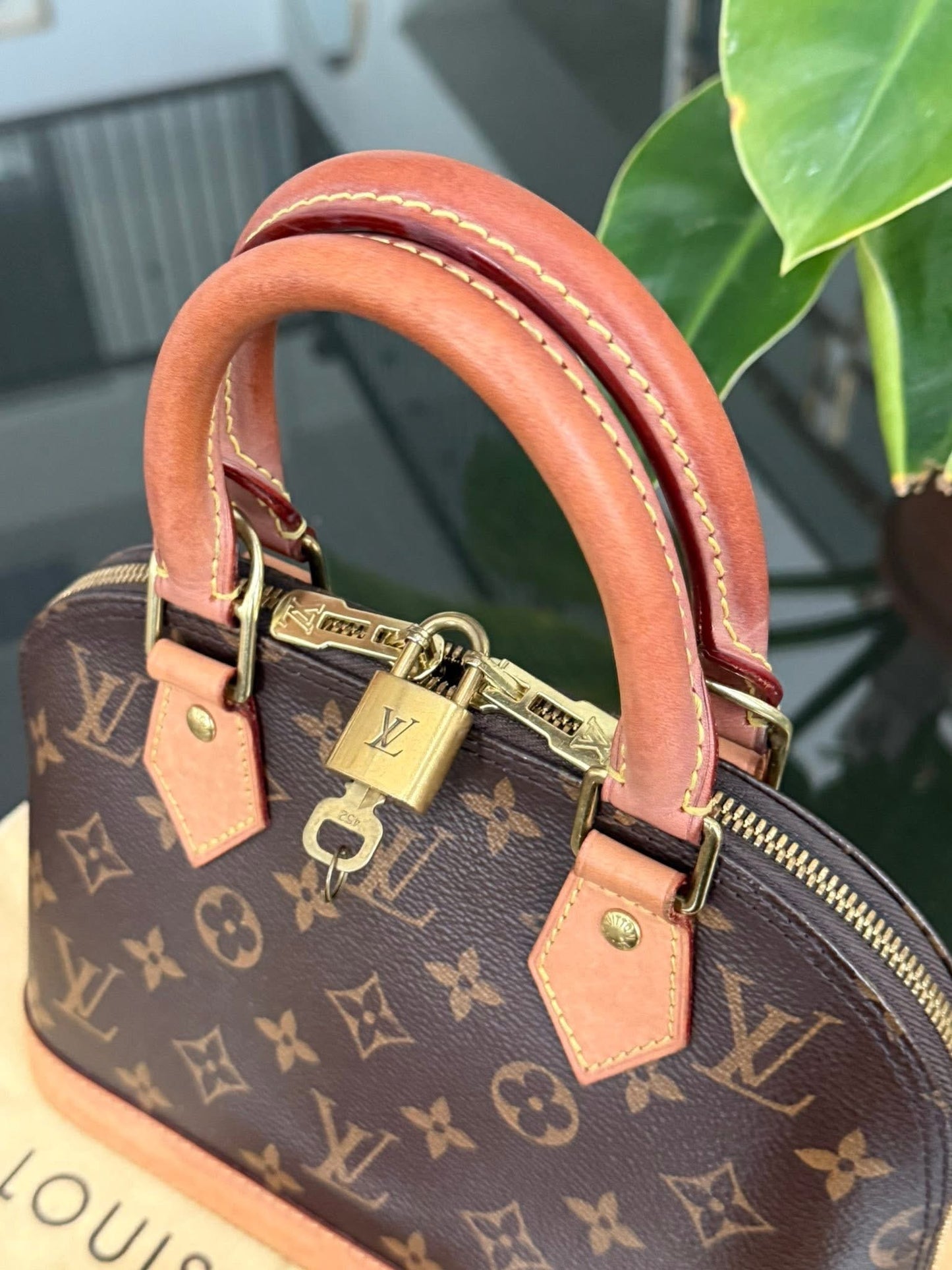 Alma BB in Monogram with Lock 🔐 key, Original Strap, Insert Organizer, Box,Dustbag and Paper bag 🗓️ Year: 2020
