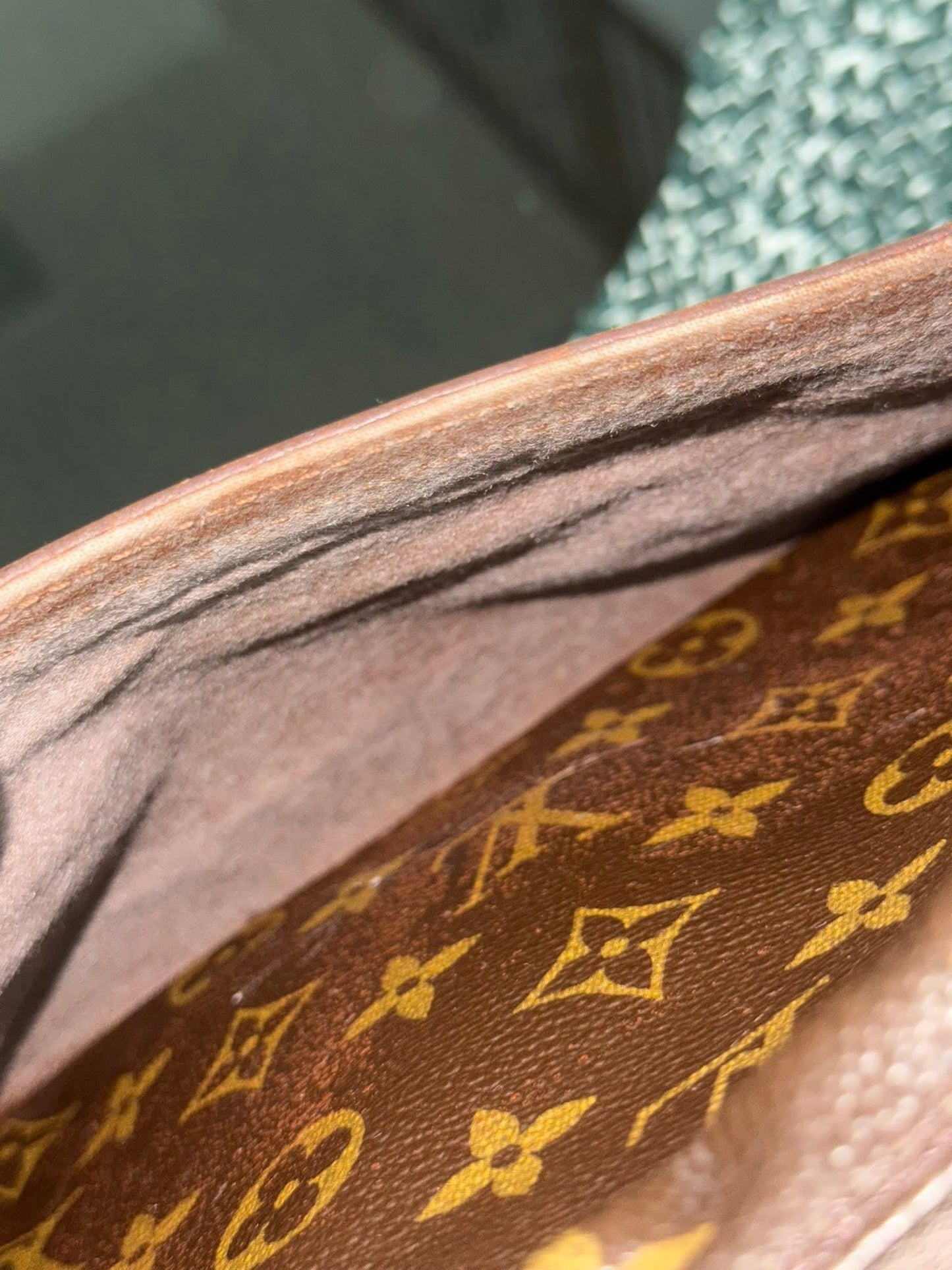 Jeaunefille MM Crossbody 📅 Year: 1989