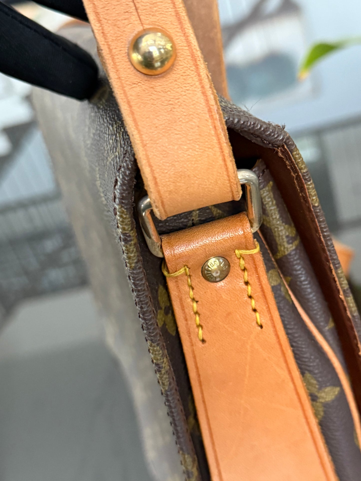 Cartouchiere GM Crossbody -🗓️ Year: 1982