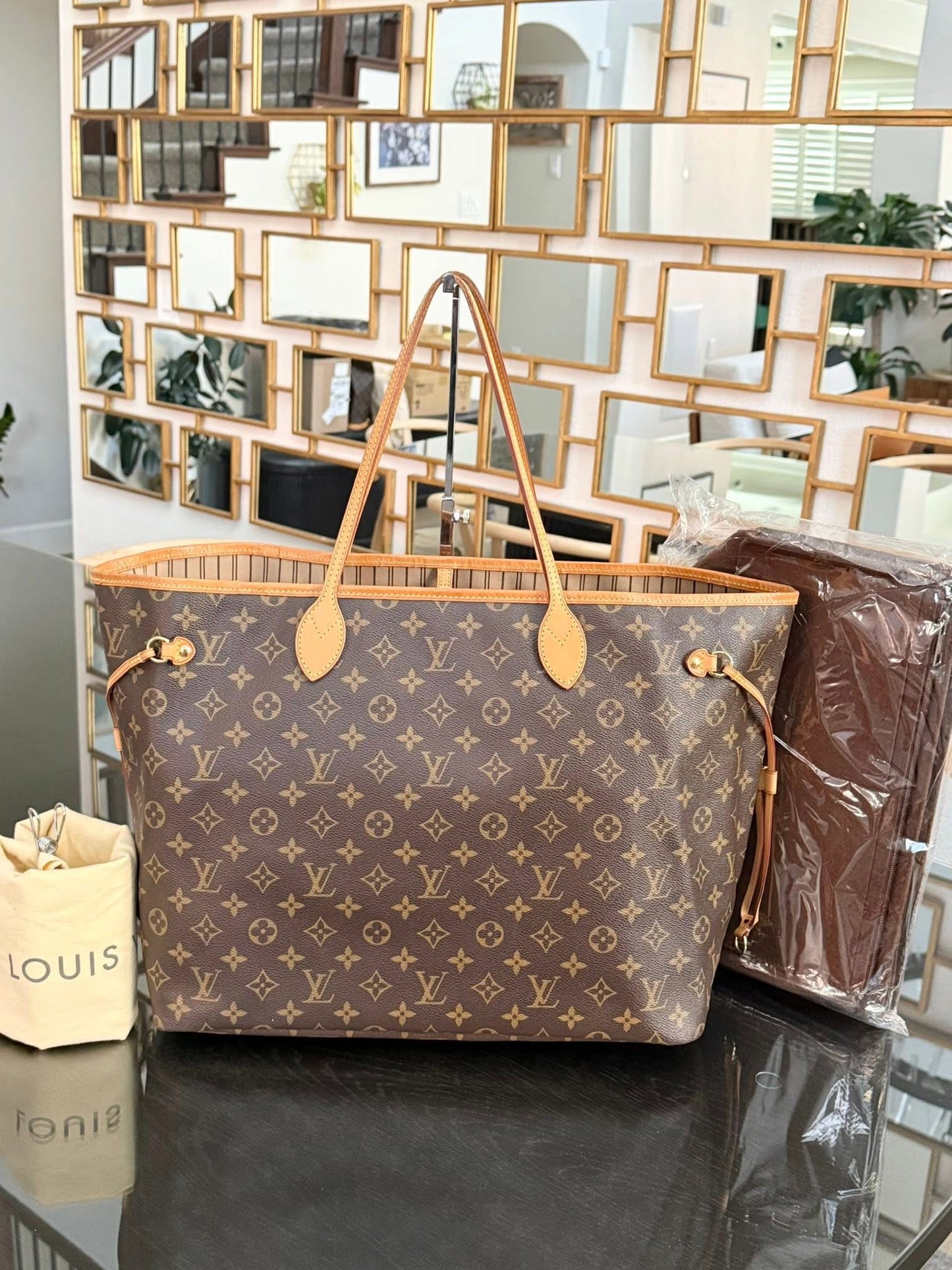 Neverfull GM in Monogram with Dustbag and Insert Organizer -🗓️ Year: 2015