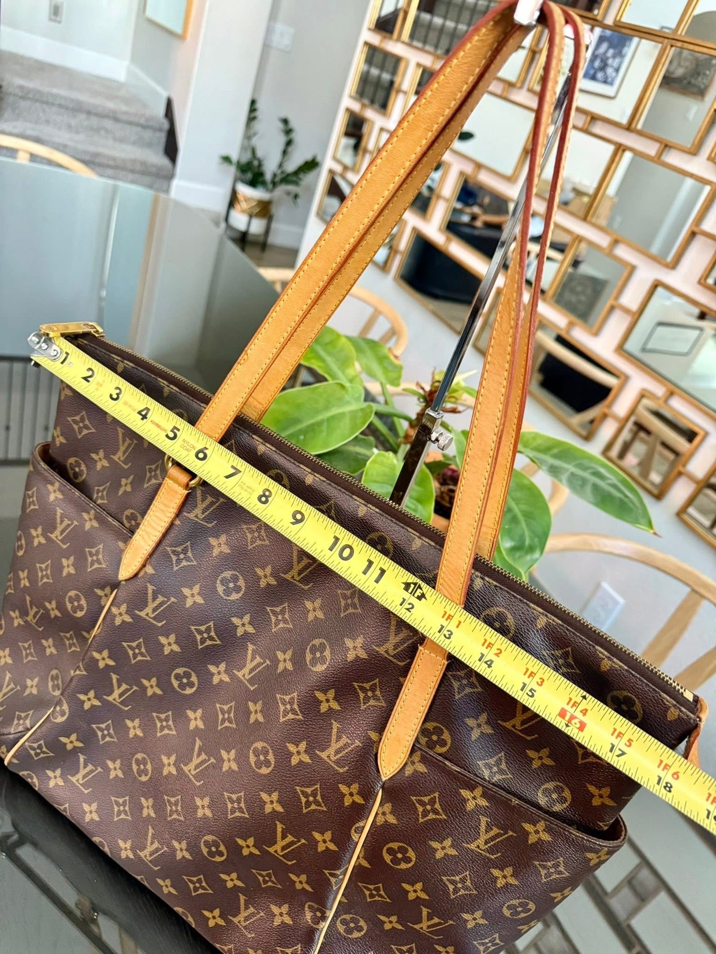Totally GM in Monogram with Dustbag and Non branded Twilly 📅 Year: 2015