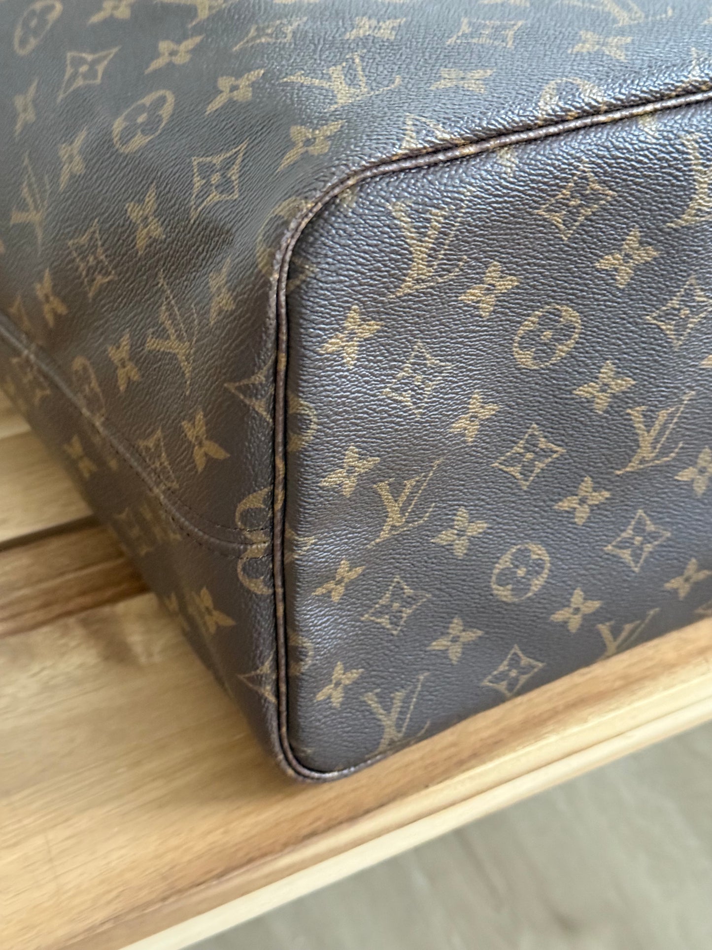 Neverfull GM with Dustbag and Insert Organizer -🗓️ Year: 2010