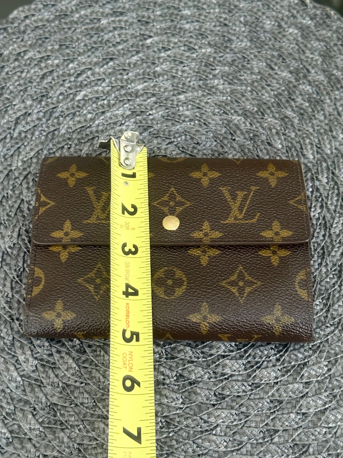 Etui Wallet Passport Holder in Monogram with 6 Cardholders 🗓️ Year: 1998