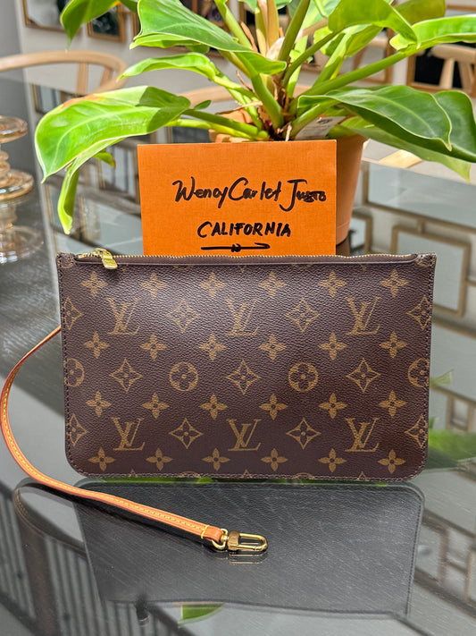 Neverfull MM Pouch-🗓️ Year: 2016