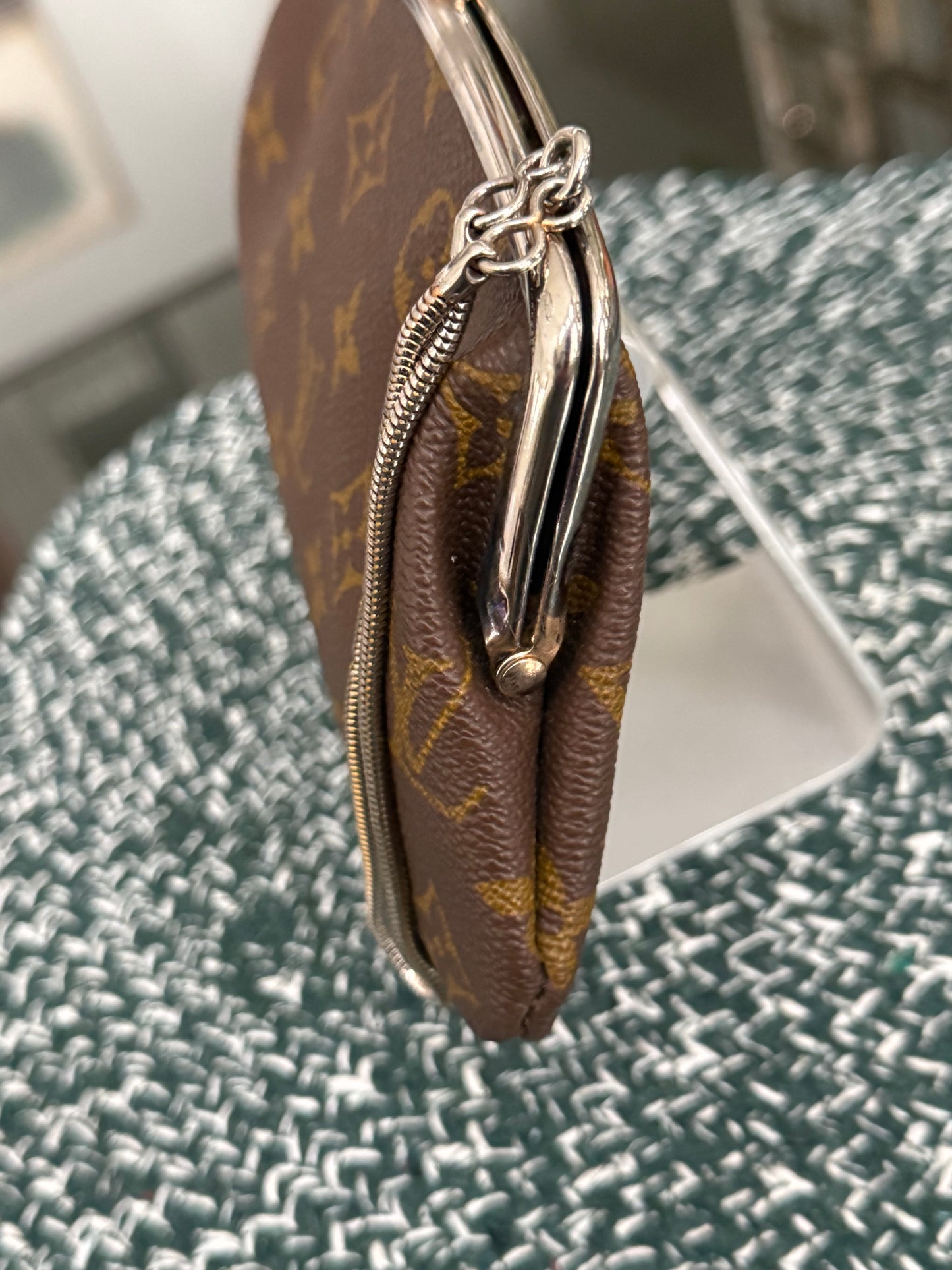 Vintage Monogram Kisslock Pouch🗓️