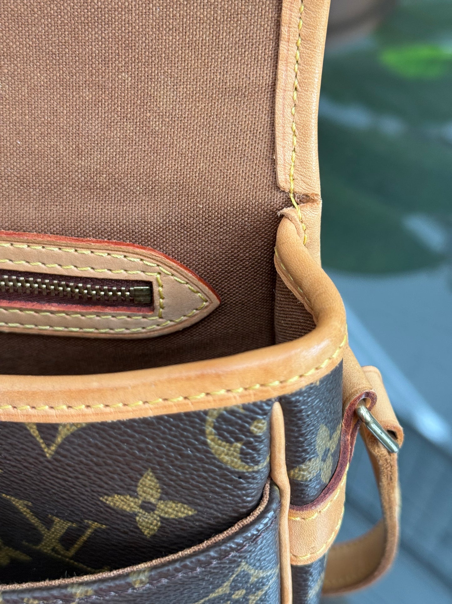 Sologne Crossbody 📅 Year: 2003