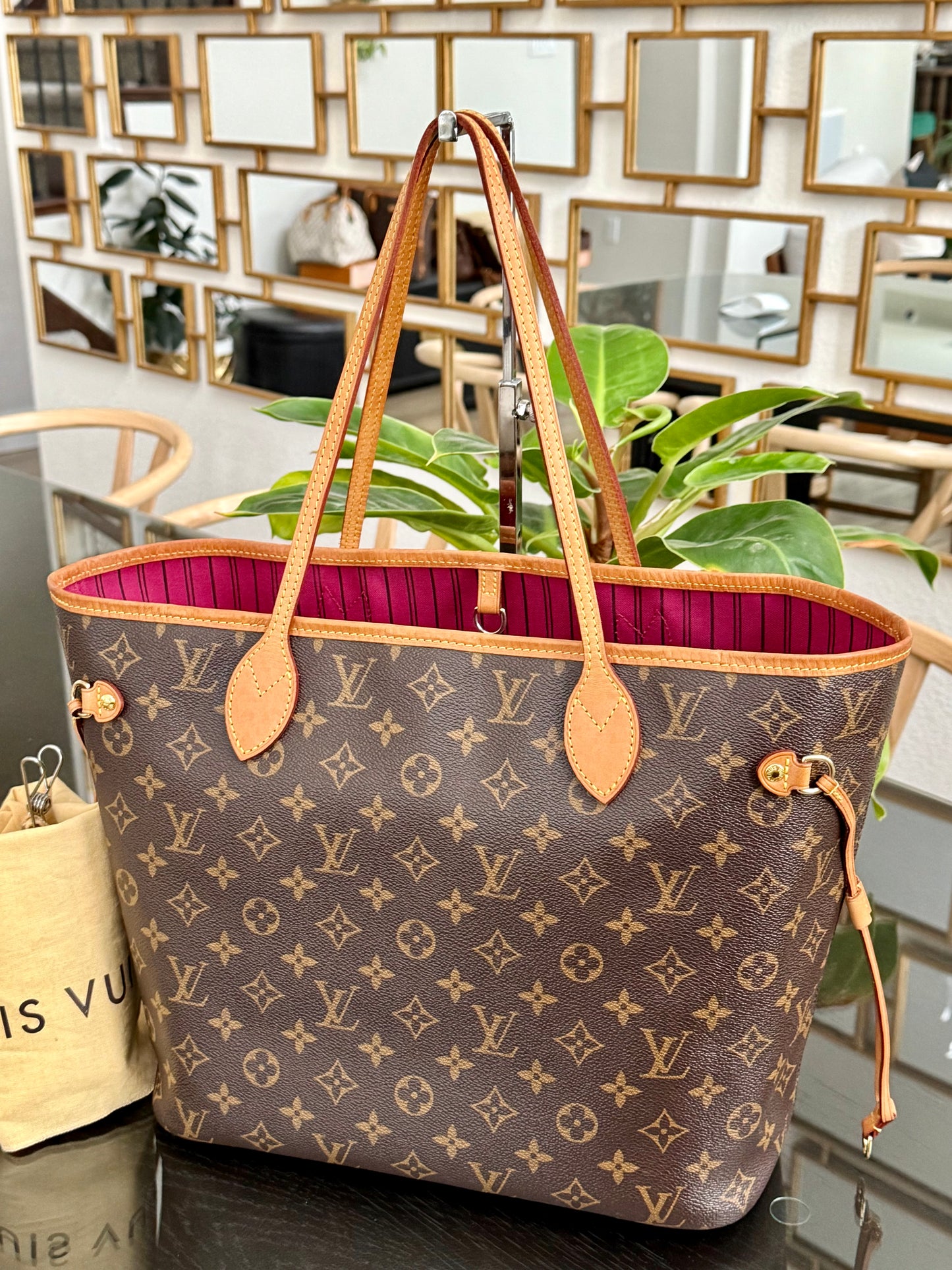 Neverfull MM in Peony interior with Dustbag 📅 Year: 2019