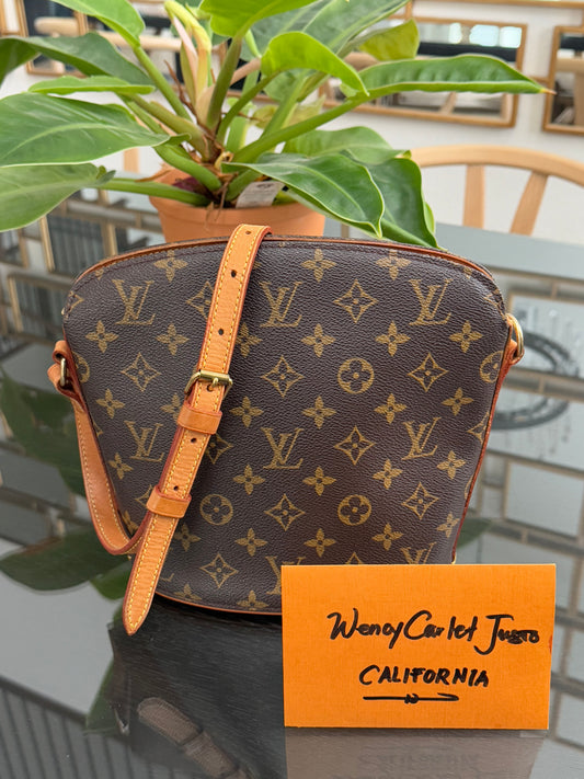 Drouot Crossbody -
📅 Year: 2001
