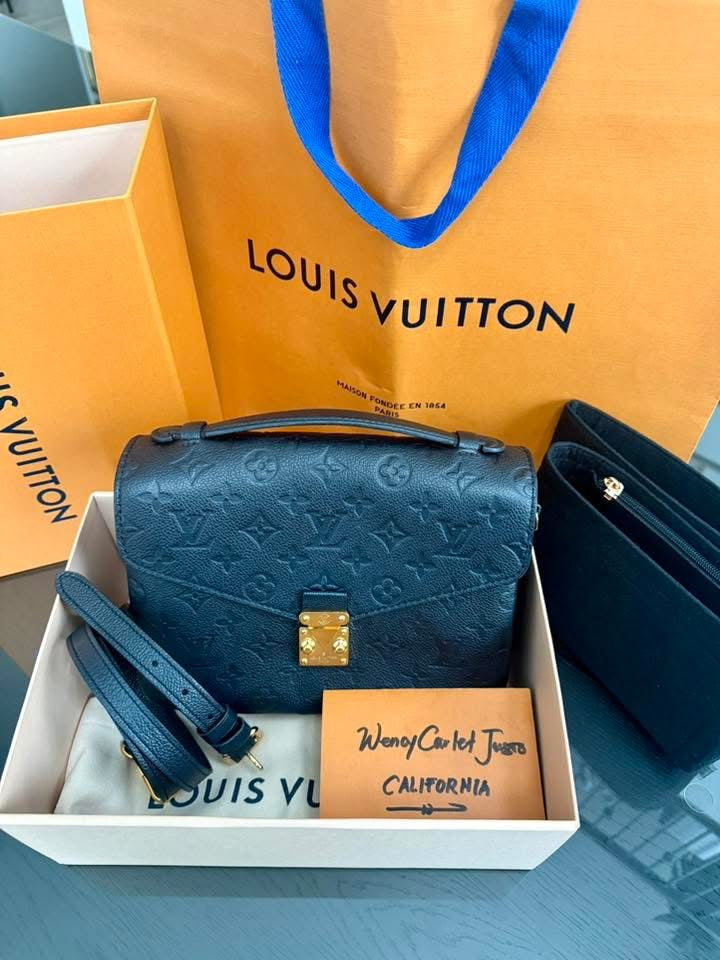 Pochette Metis Empreinte Noir in Black (Microchipped with Complete Inclusions) 💐🌸